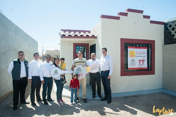 Casas Cadena realiza entrega de viviendas con subsidio de Conavi en Mexicali