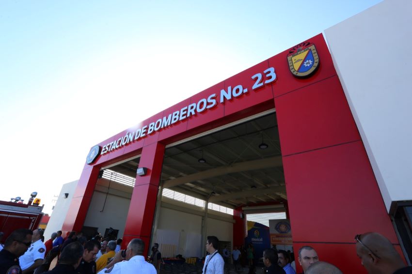 Pone alcalde al servicio de los mexicalenses Estación de Bomberos no.23