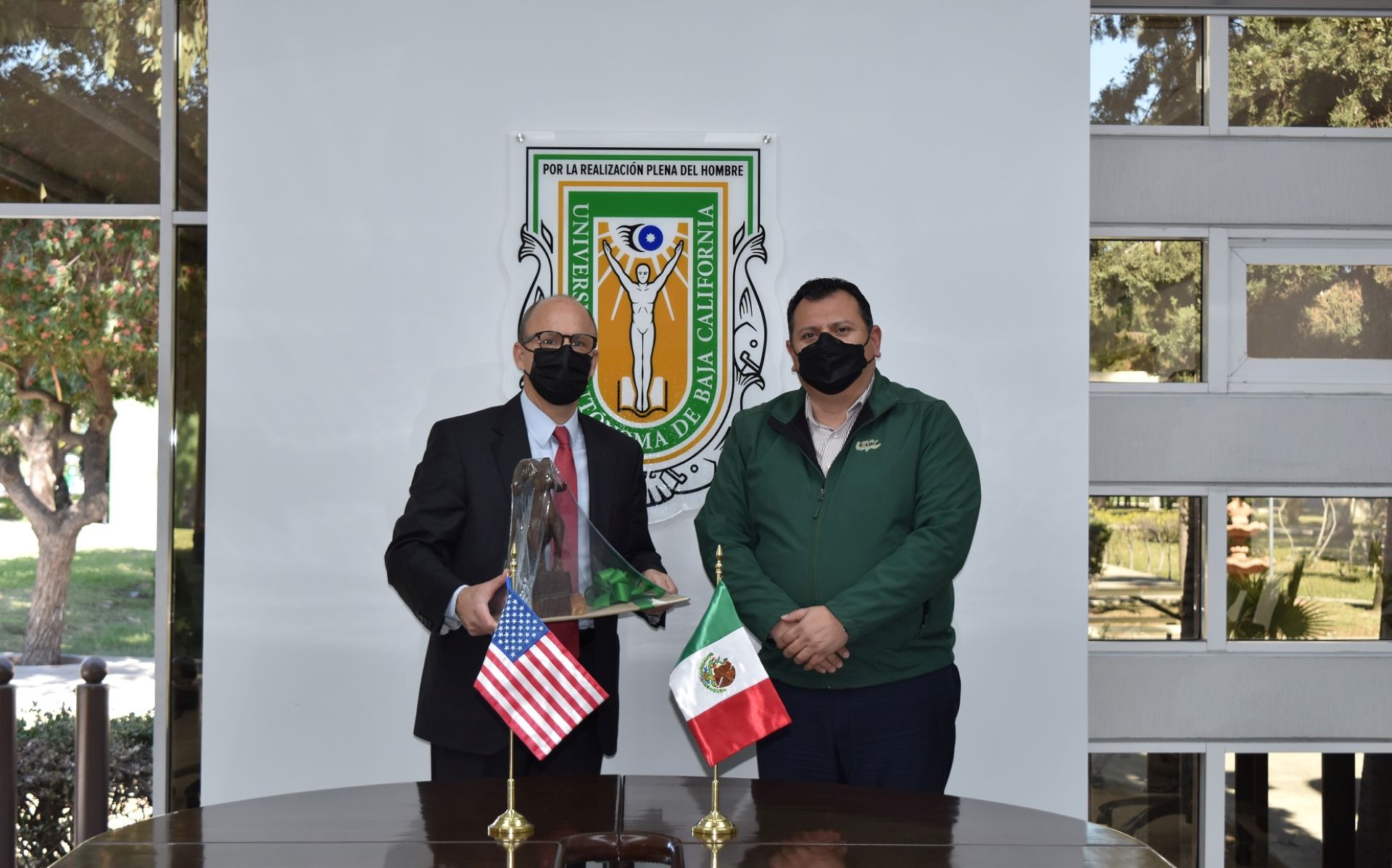 Se reúne Rector con Cónsul de EU en Tijuana