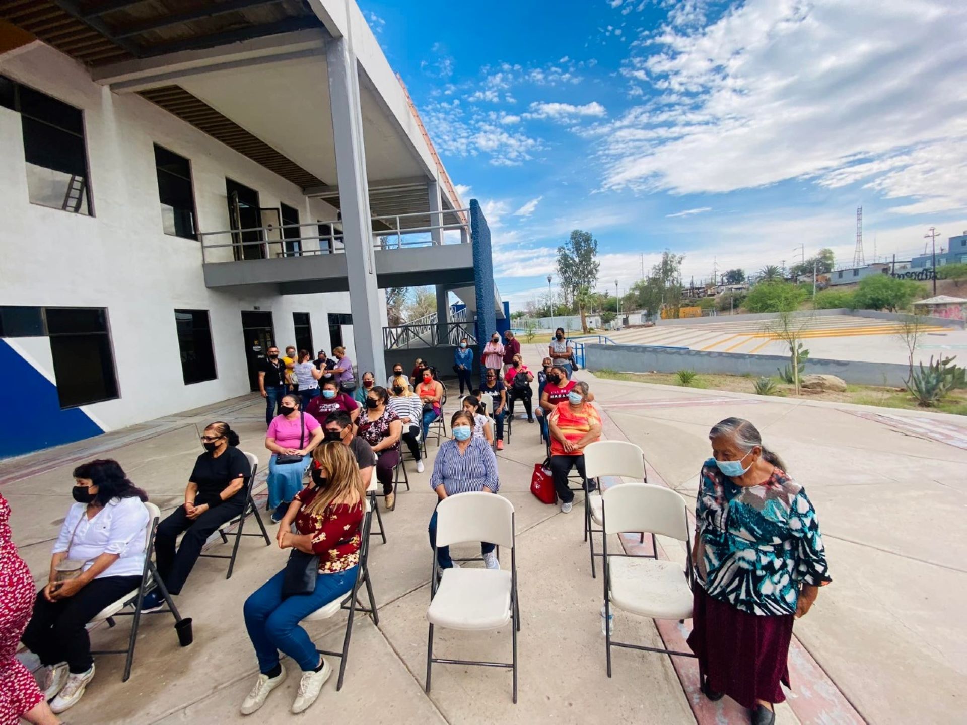 Gobierno de Mexicali entrega apoyos para construcción