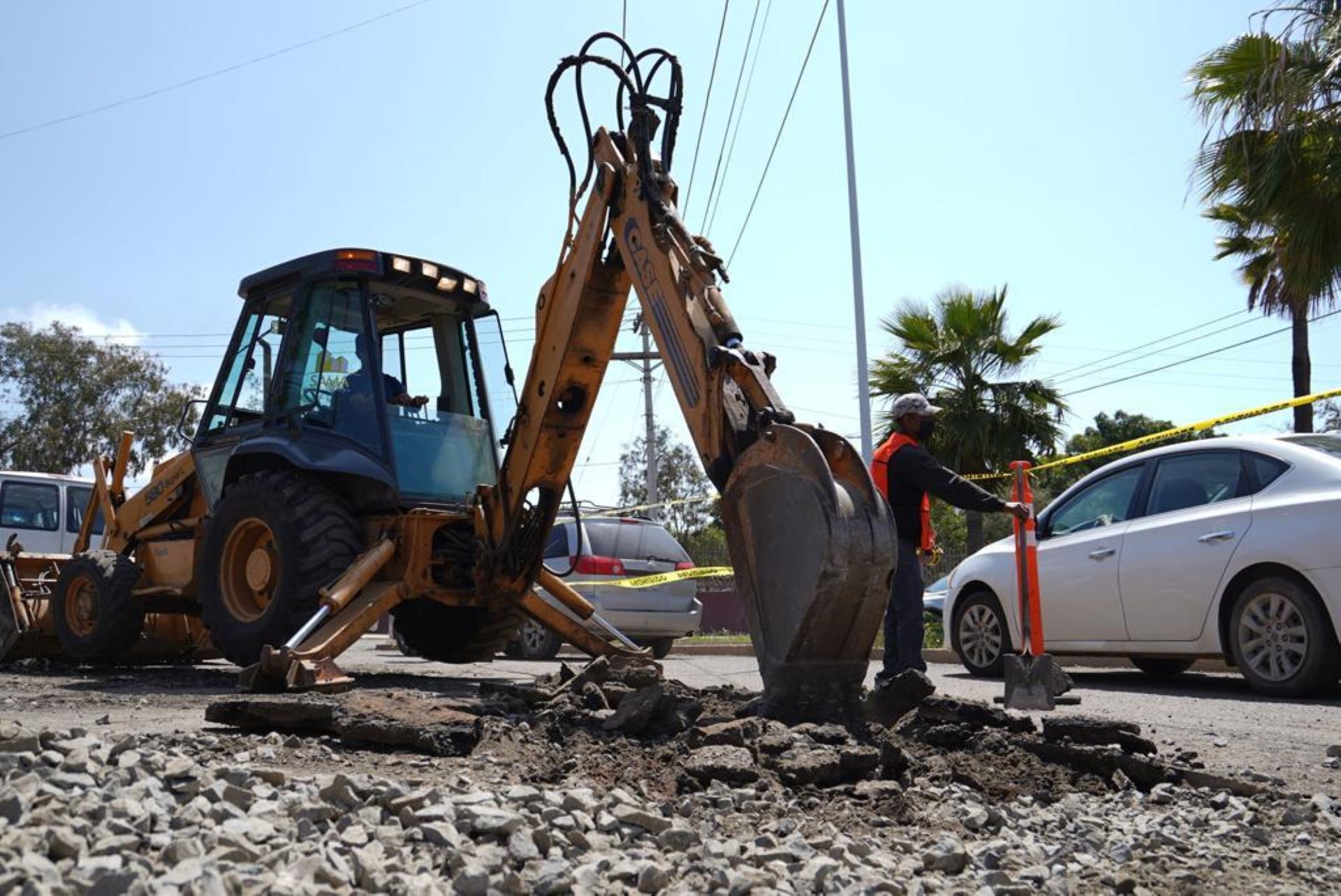 Continúan las obras de reparación vial en Ensenada