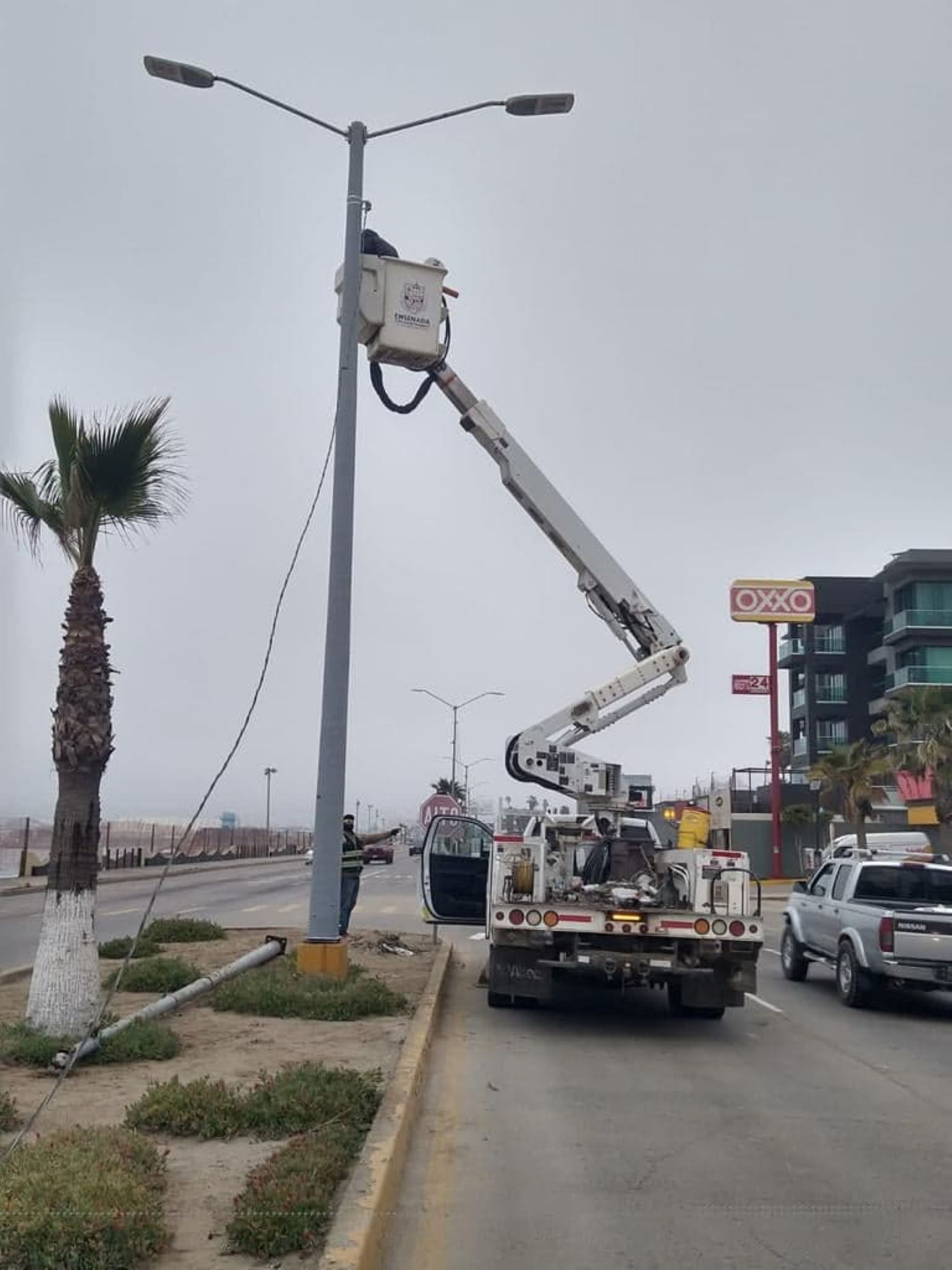 Remplazará Servicios Públicos postería de alumbrado en Playa Hermosa