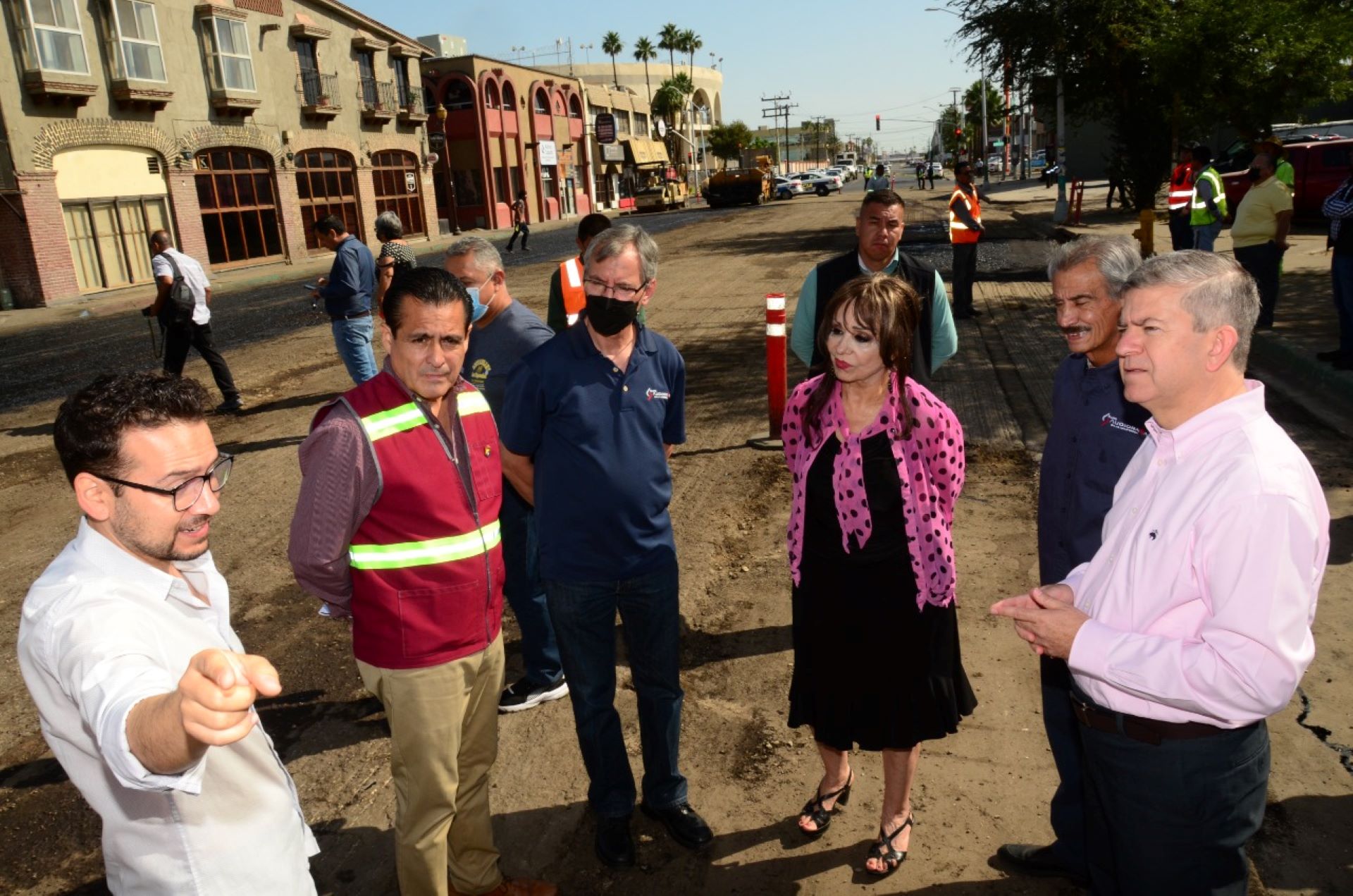 Norma Bustamante supervisa rehabilitación de calle Calafia