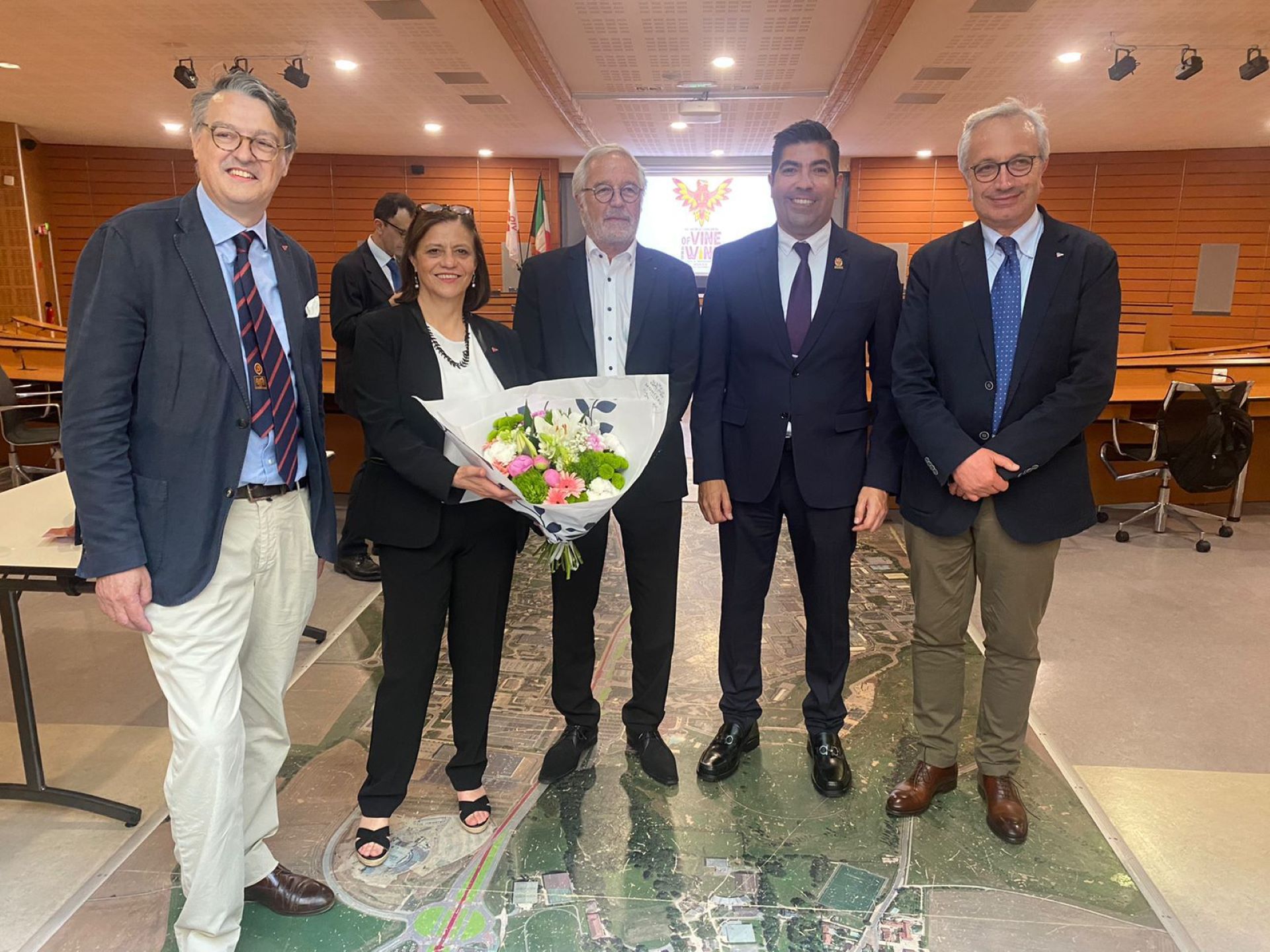 Participa  Armando Ayala en la presentación del 43 Congreso Mundial de la Viña y El Vino