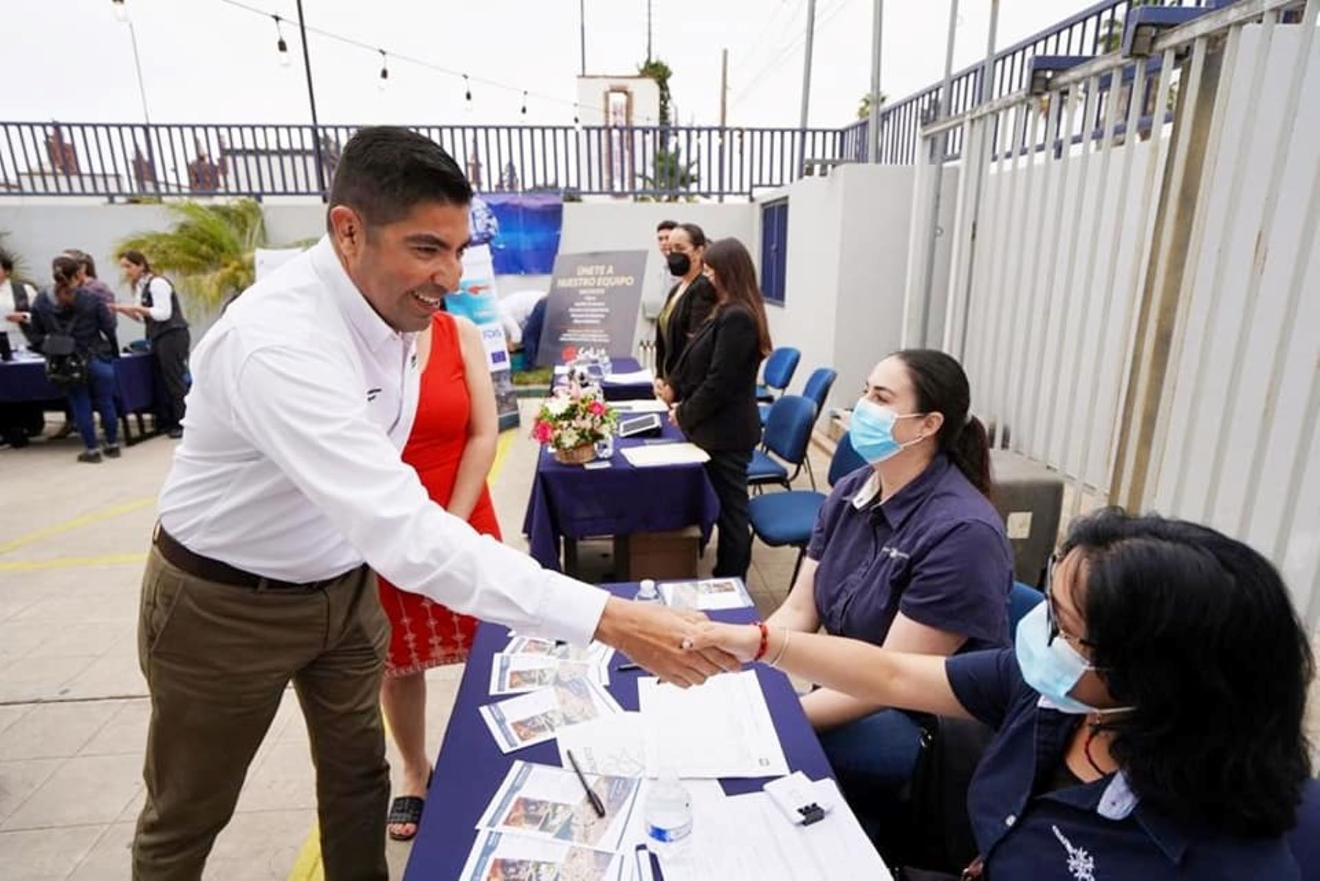 Inaugura Armando Ayala Primera Feria del Empleo UNID Ensenada