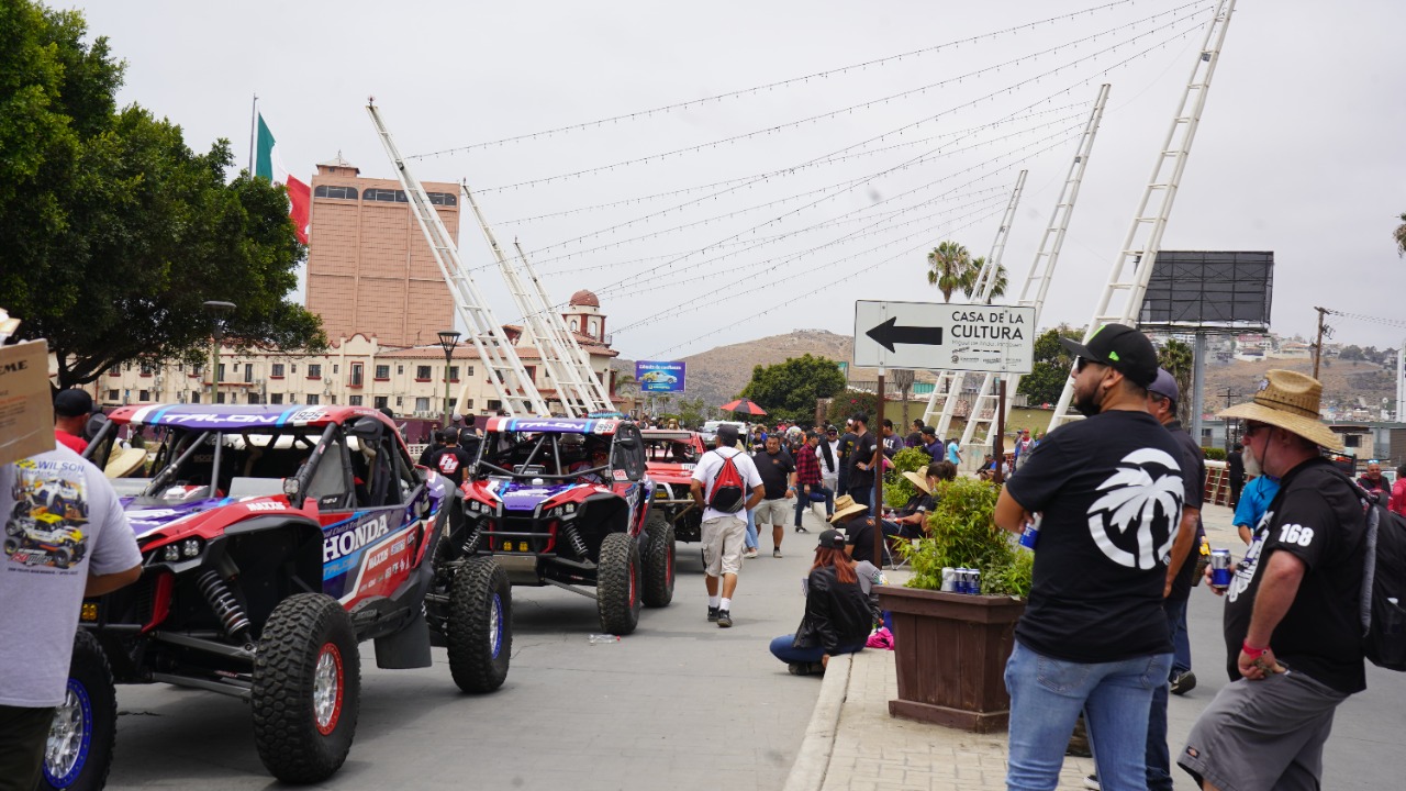 Reconoce Alcalde aportación de las carreras “off road” al desarrollo económico y promoción de Ensenada