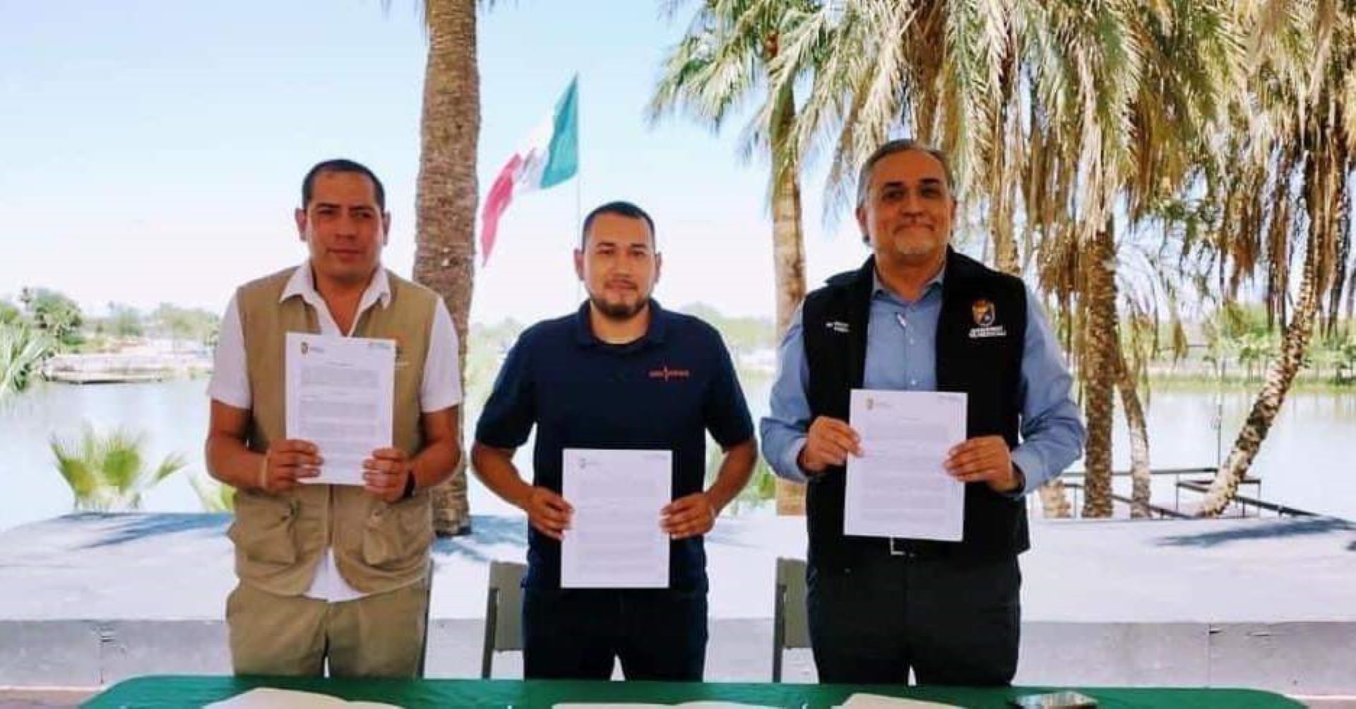 Bosque firma convenio con la empresa Oru Kayak