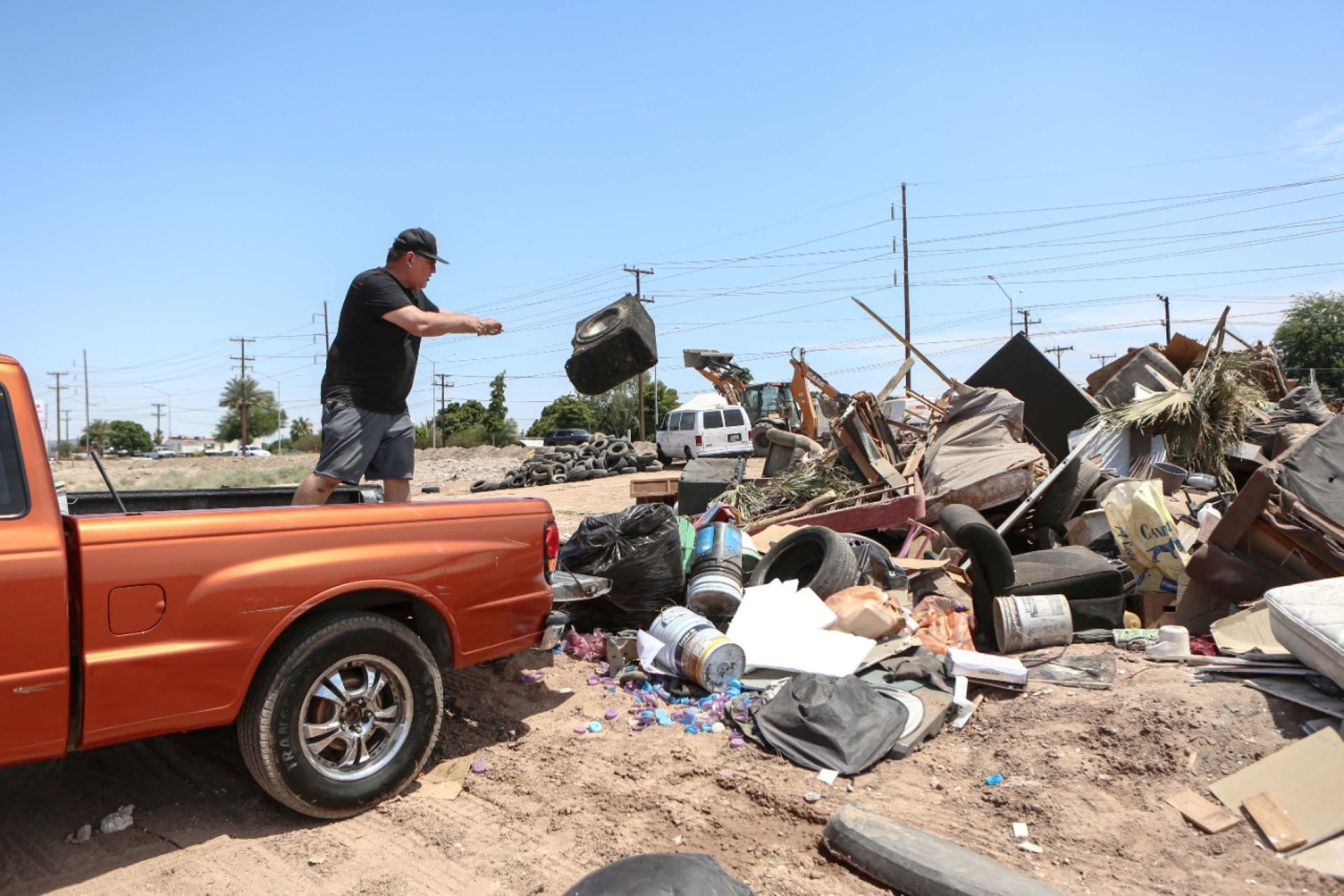 Gobierno de Mexicali recolecta toneladas de basura durante “Mueble Viejo”