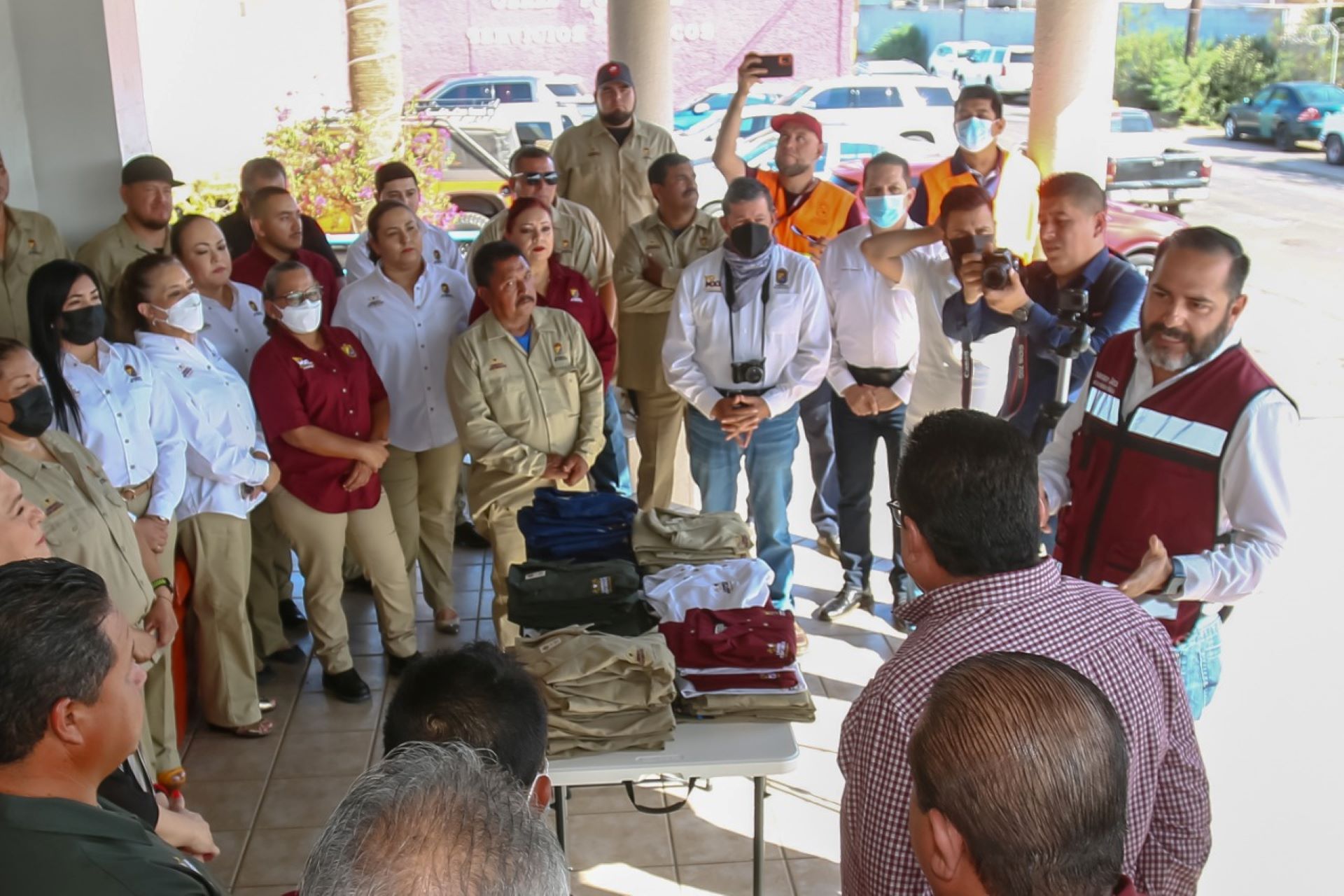 Entregan uniformes a personal de servicios públicos municipales