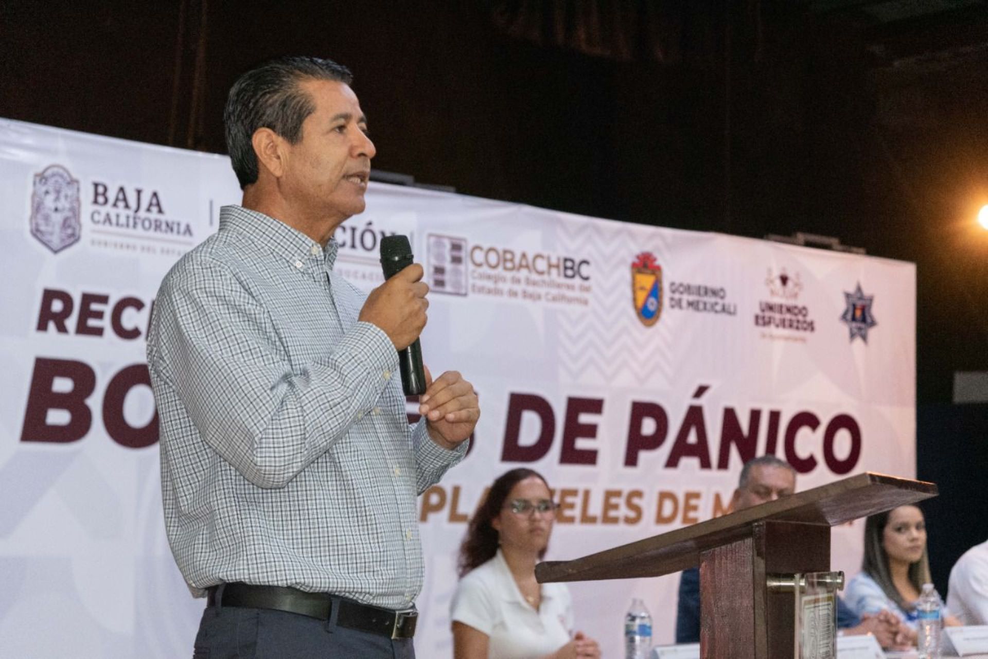 Pone en marcha Cobach BC botón de pánico en sus planteles