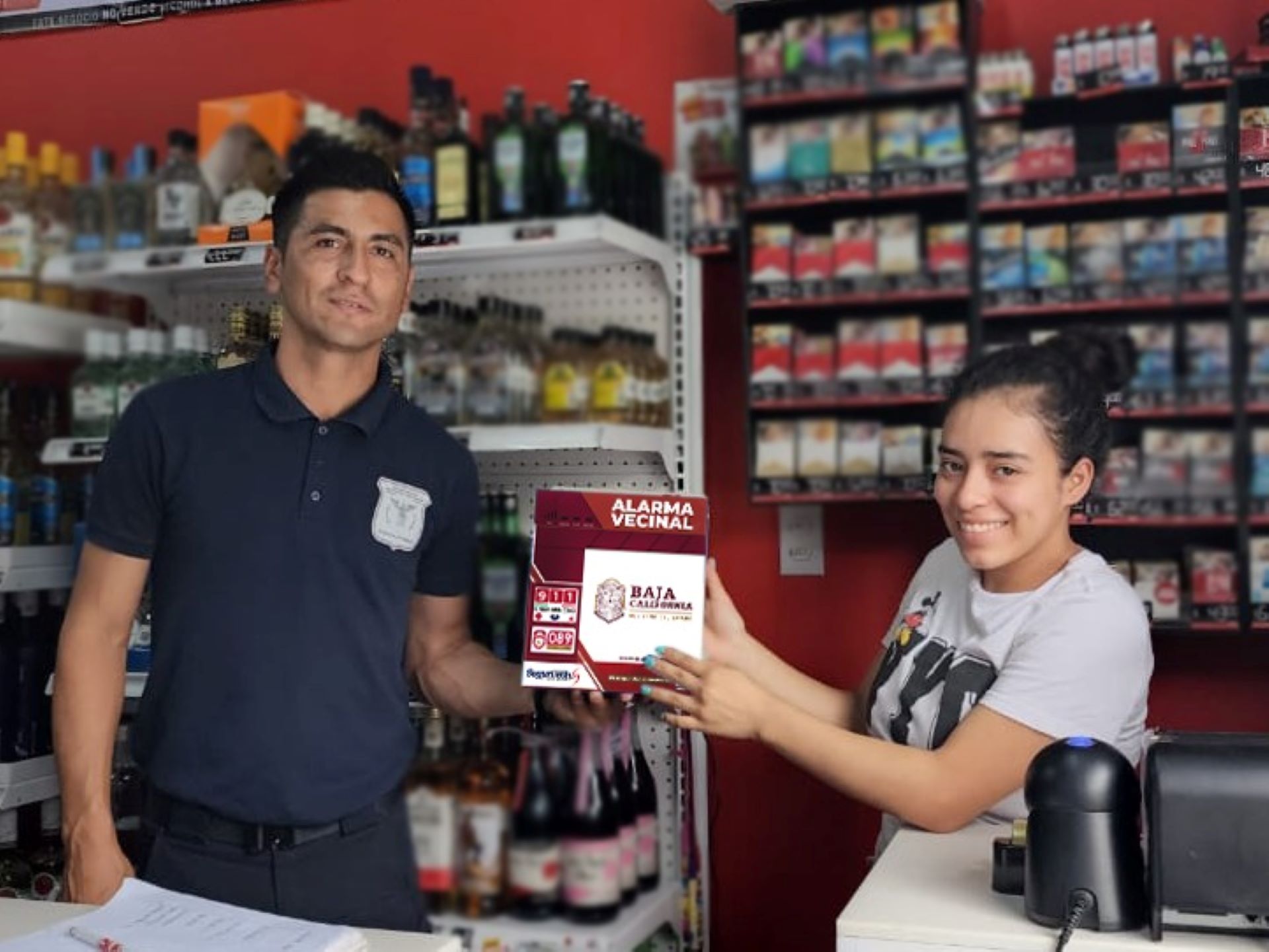 Continúa FESC con la instalación de botones alarma vecinal