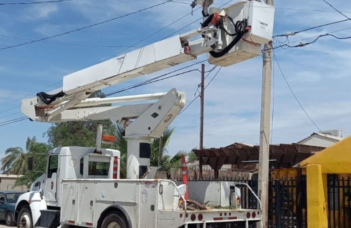 Gobierno Mexicali repara más de 600 luminarias en zona Valle