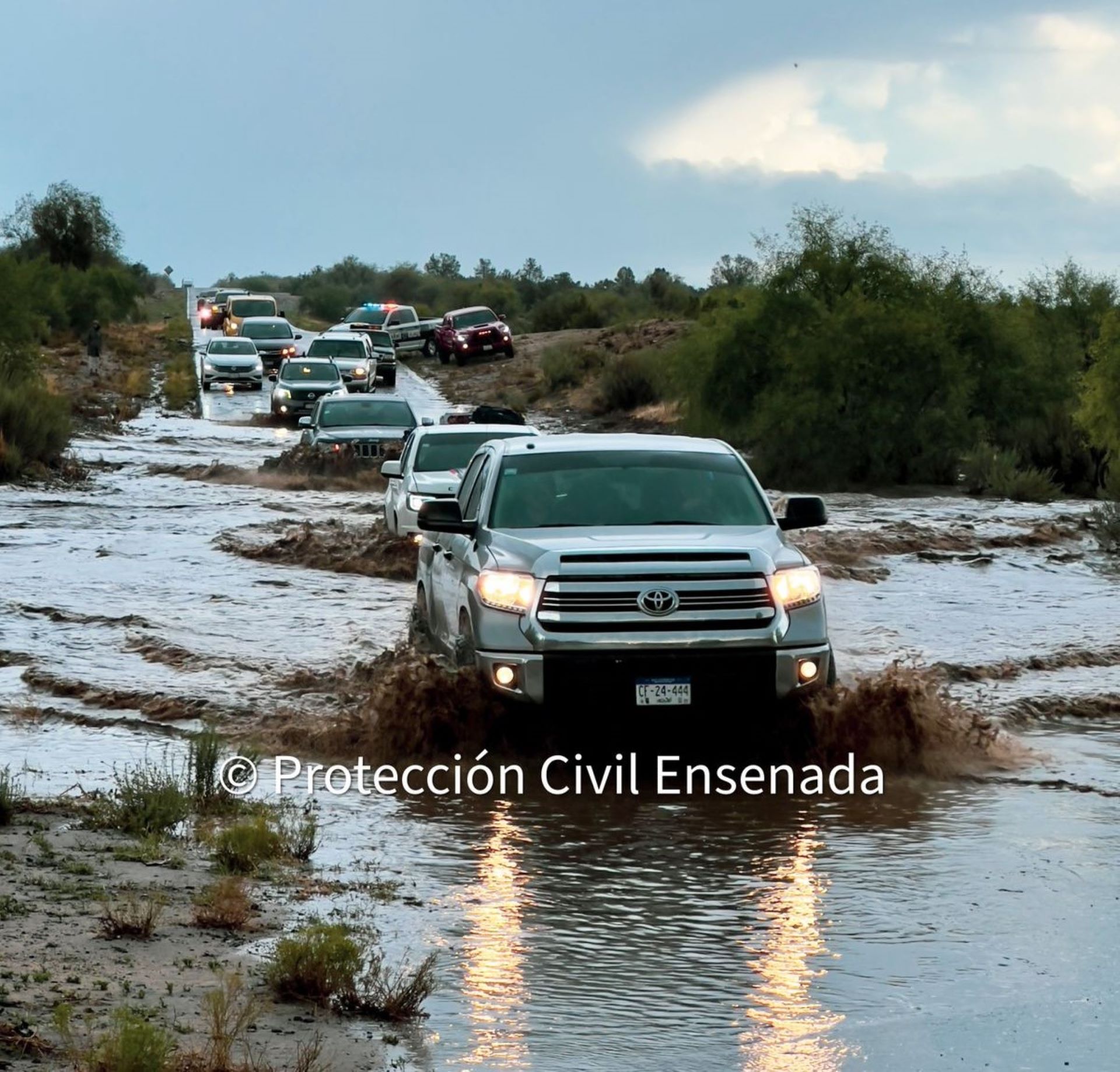 Llama Protección Civil a no cruzar carretera hacia el Valle de la Trinidad