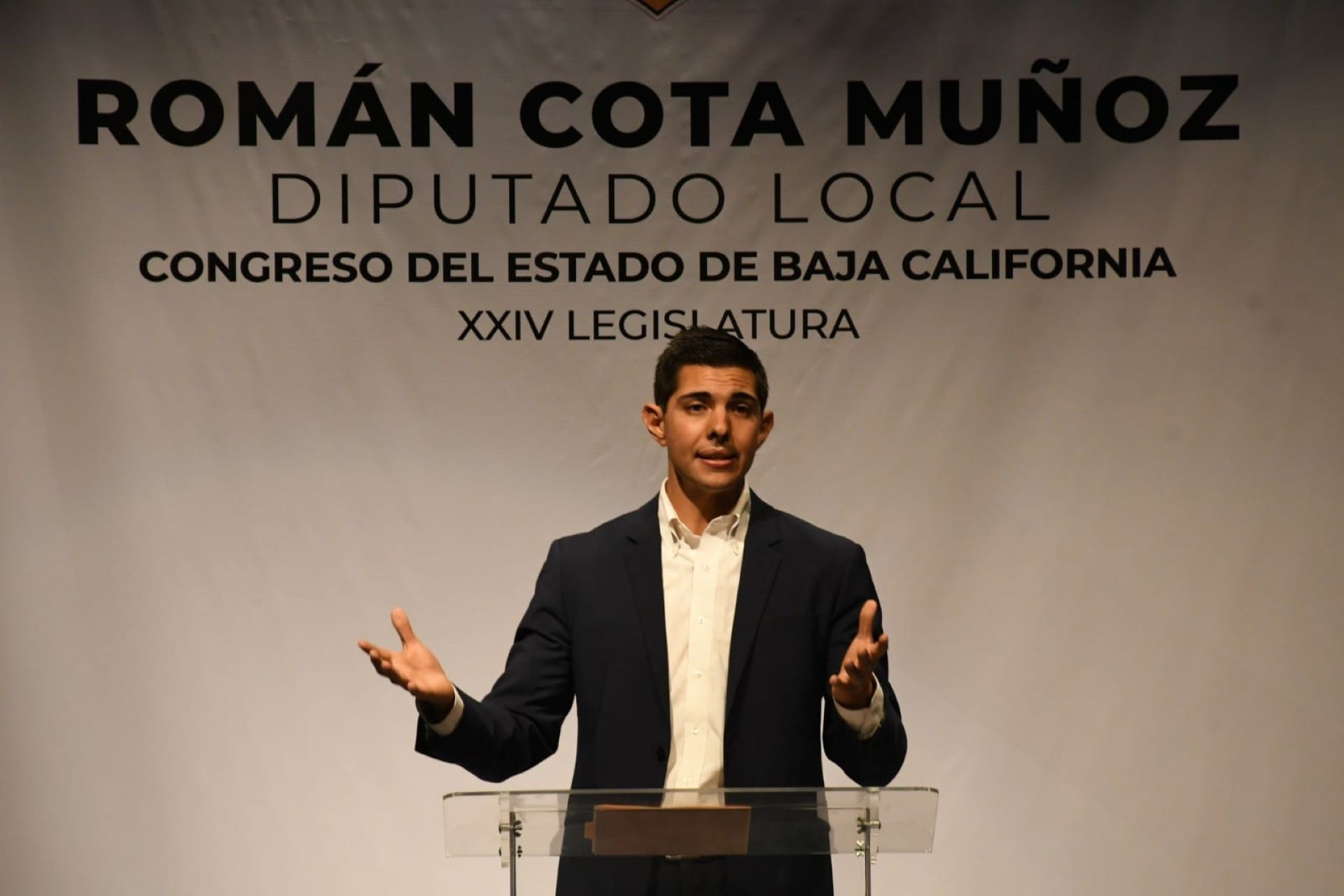 Rinde diputado Román Cota su primer informe de labores