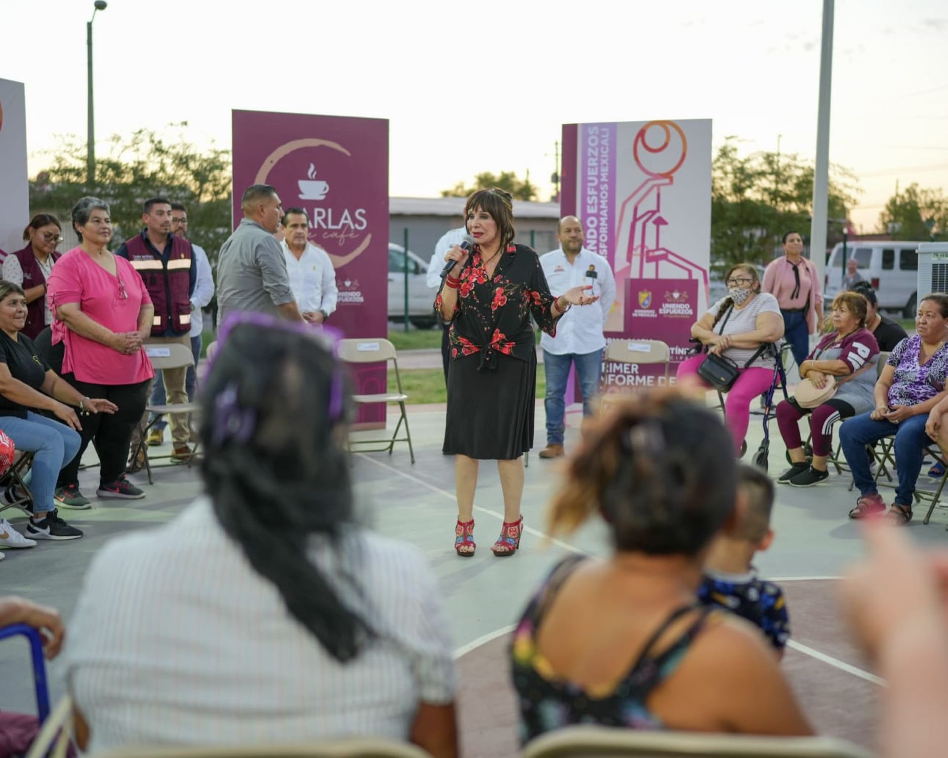 Presidenta municipal Norma Bustamante emprende diálogo con vecinas y vecinos de la colonia Hidalgo