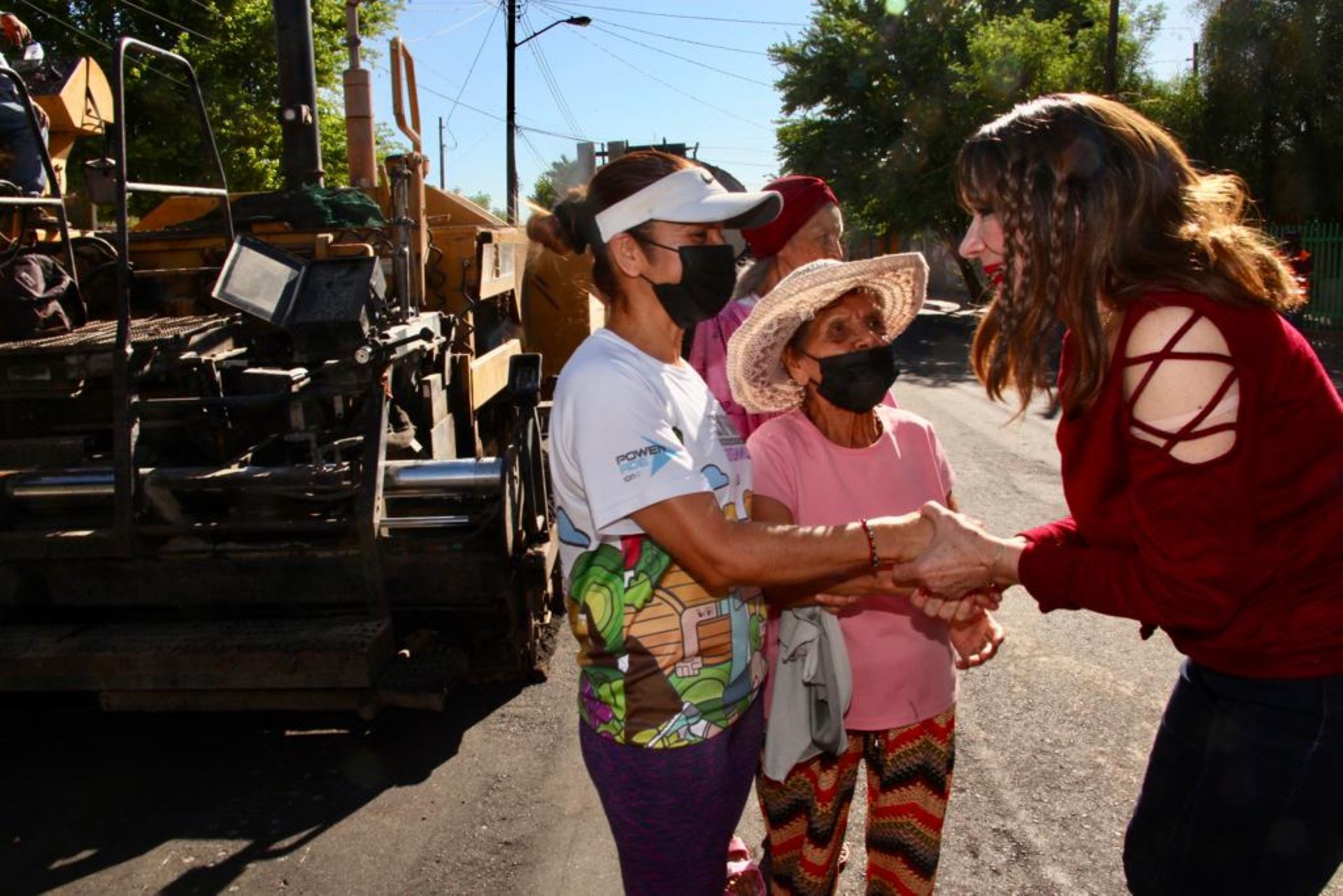 Norma Bustamante supervisa la rehabilitación de vialidades en la colonia Independencia