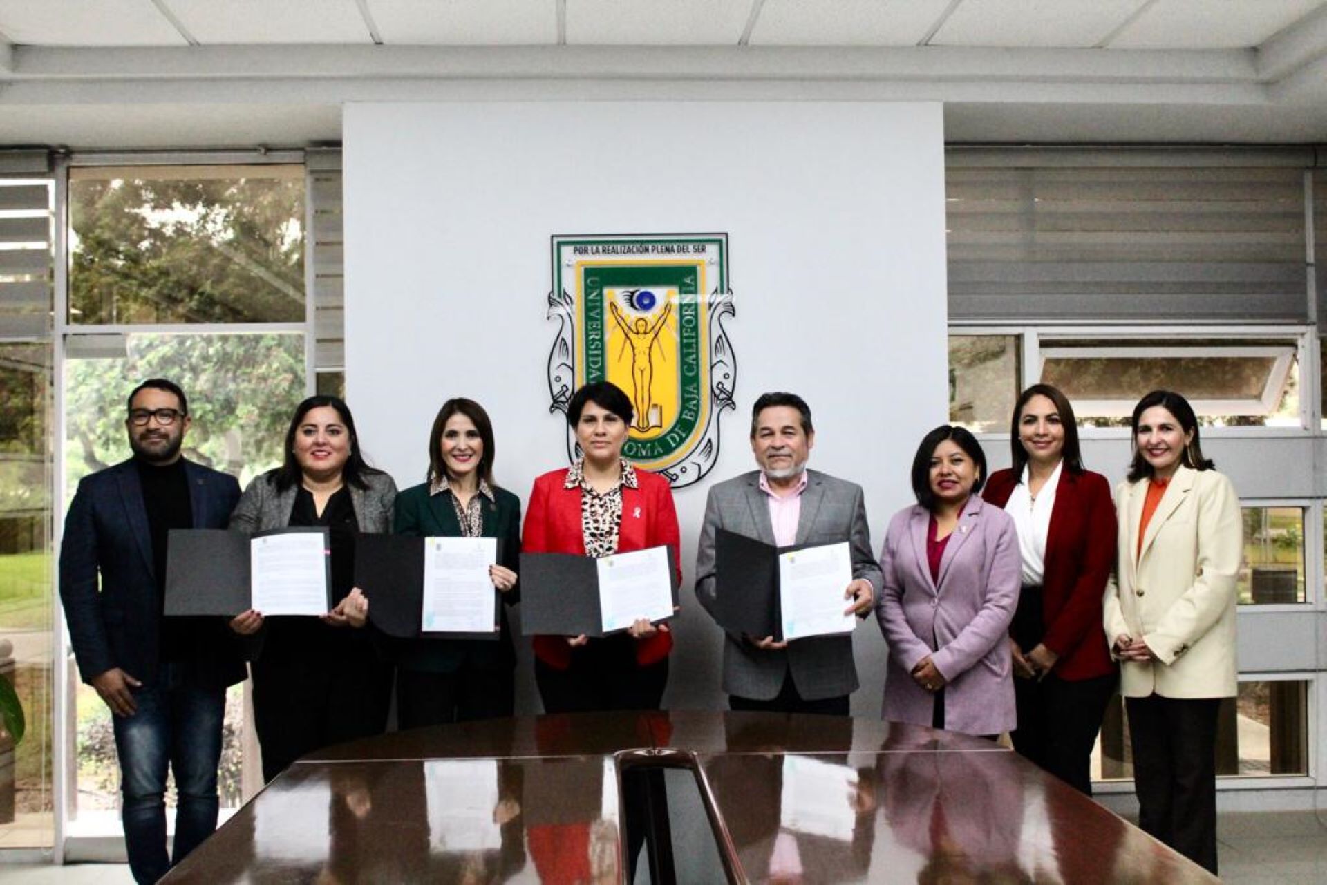 Refuerza Gobierno de BC colaboración con UABC a través de convenios