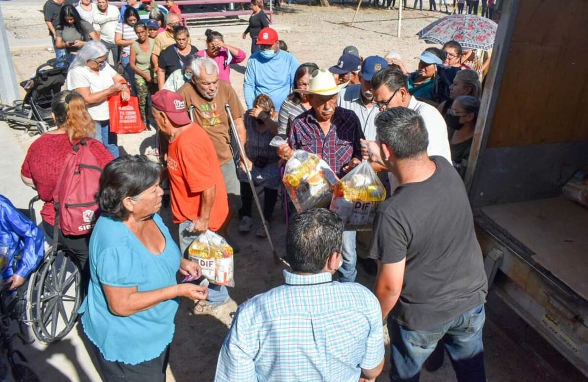 Benefician a familias de la colonia Robledo con la brigada “Dif a Domicilio”