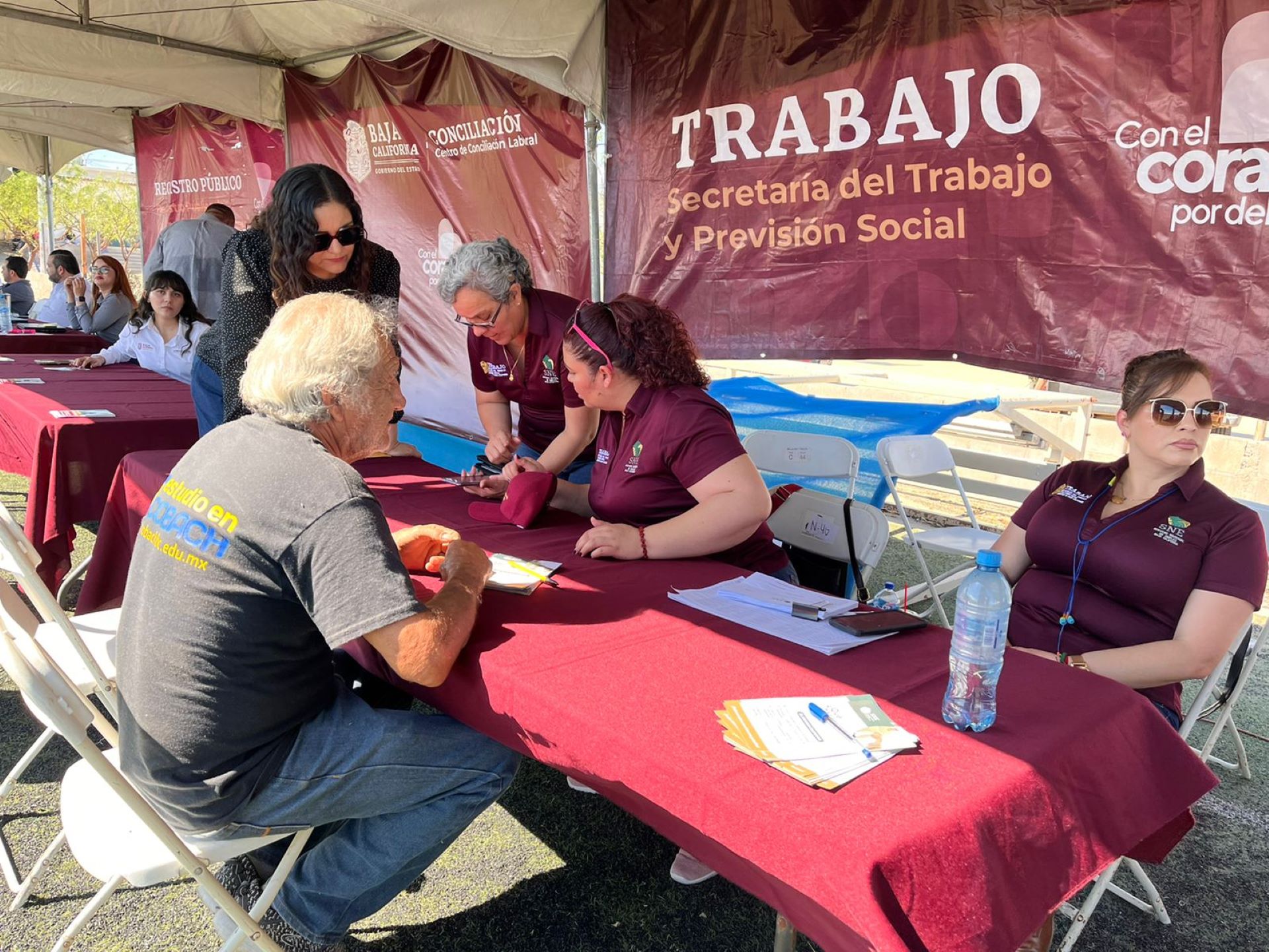 Atiende Secretaría del Trabajo a sanfelipenses en Jornada con el Corazón por Delante