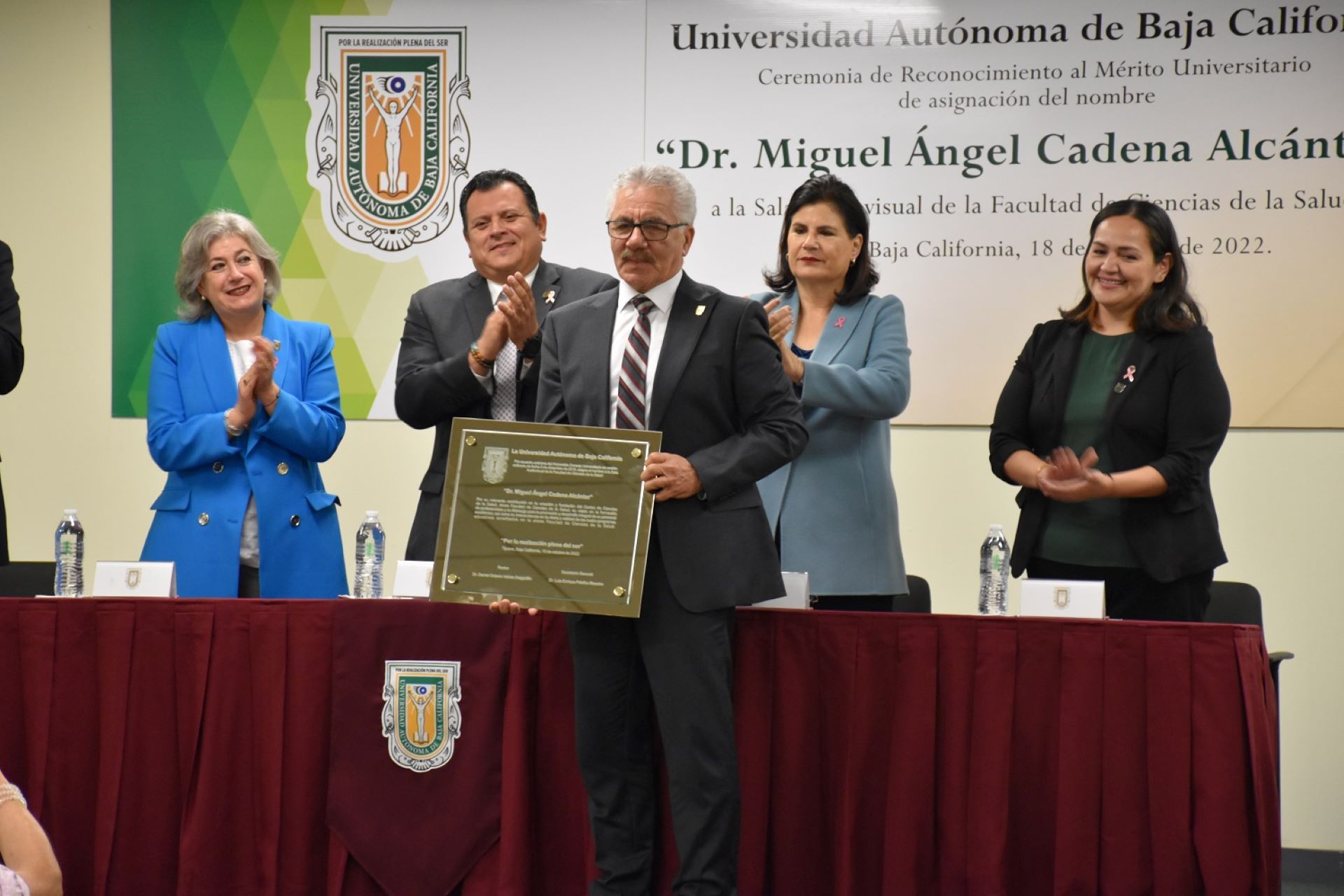 Rinde UABC homenaje al doctor Miguel Ángel Cadena Alcántar