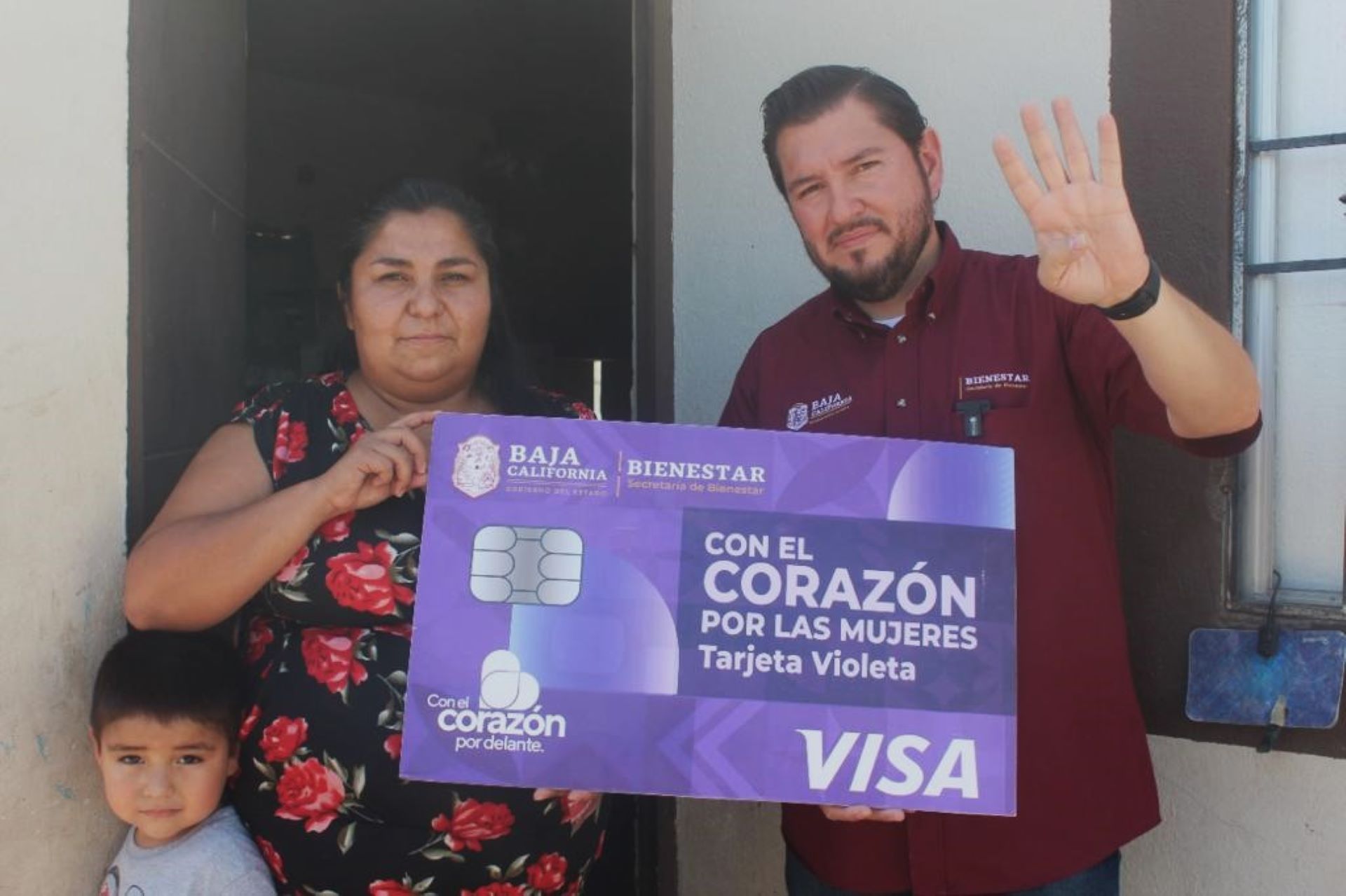 Continúan “servidores con el corazón” el registro para que mujeres obtengan la tarjeta violeta