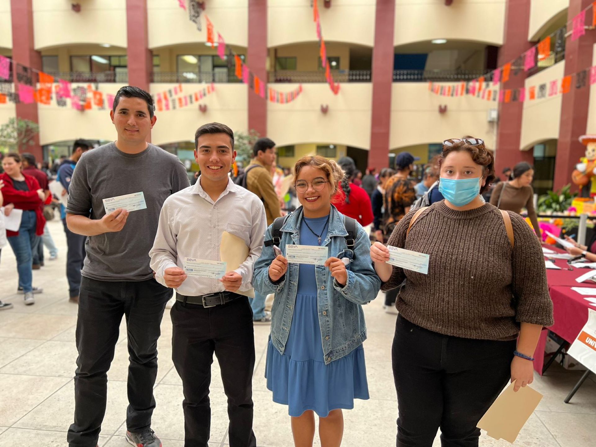 Finaliza Juventud BC entrega de becas con estudiantes de Playas de Rosarito