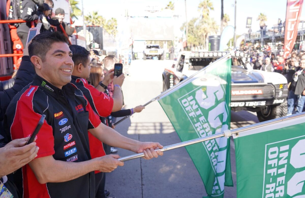 Da Armando Ayala Robles banderazo de arranque a la 55 edición de la  Score Baja 1000