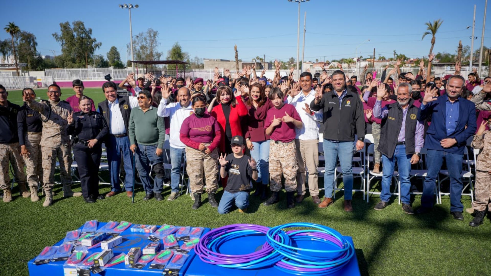 Entrega alcaldesa de Mexicali unidades móviles y equipamiento a Esjude