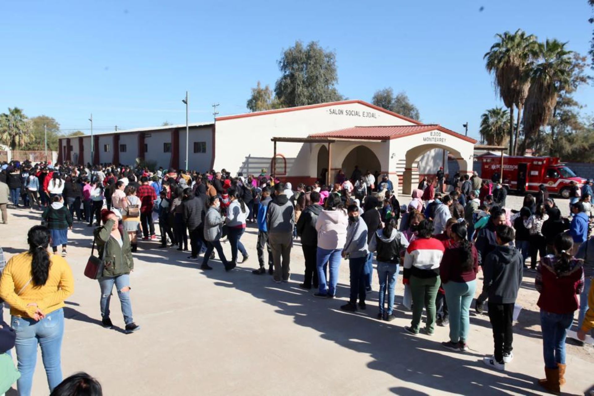 Entrega Gobierno de Norma Bustamante apoyos sociales a los habitantes del Valle de Mexicali