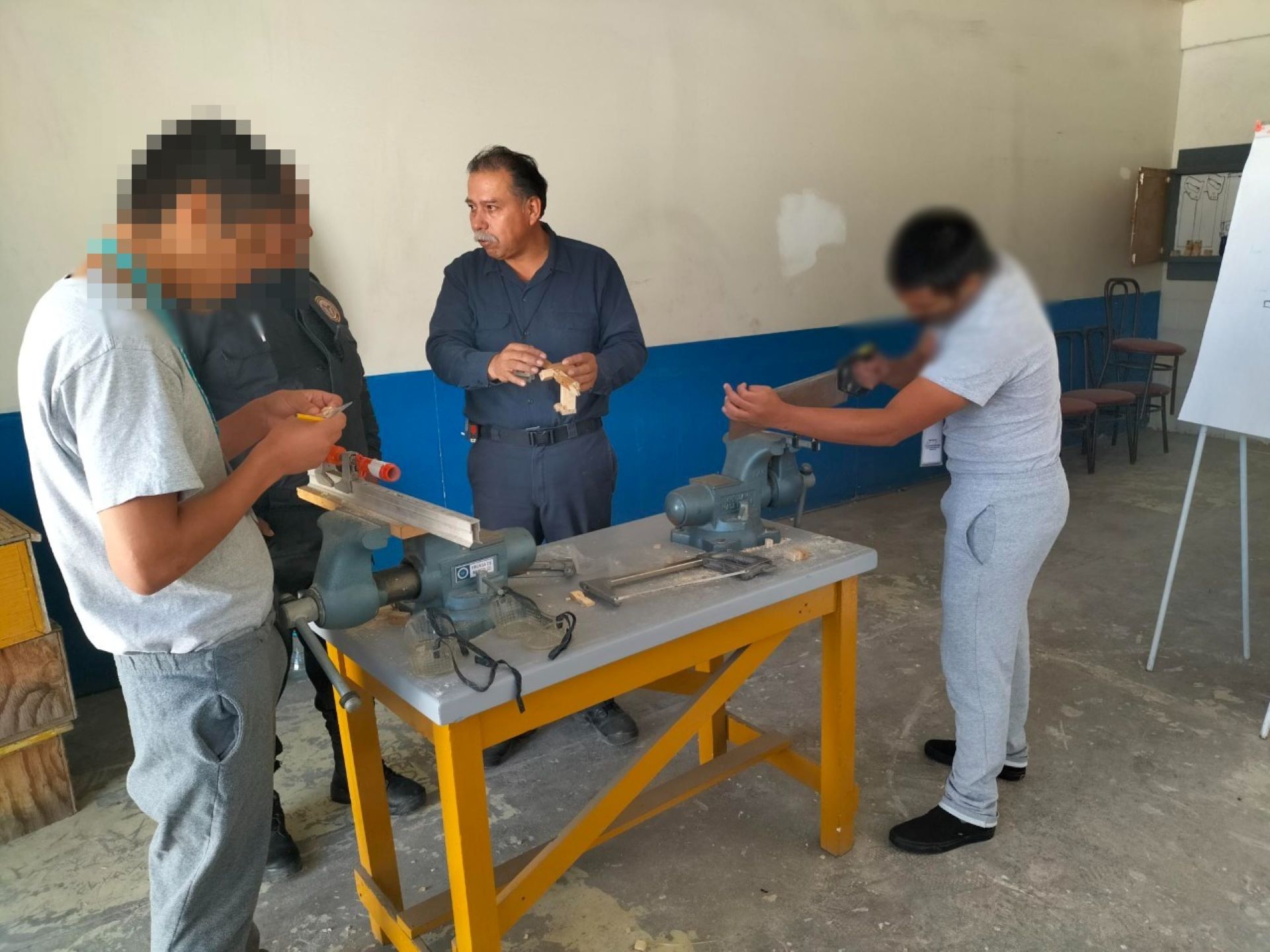 Concluyen jóvenes del Centro de Internamiento de Tijuana primer módulo del curso de artesanías de madera: Cesispe