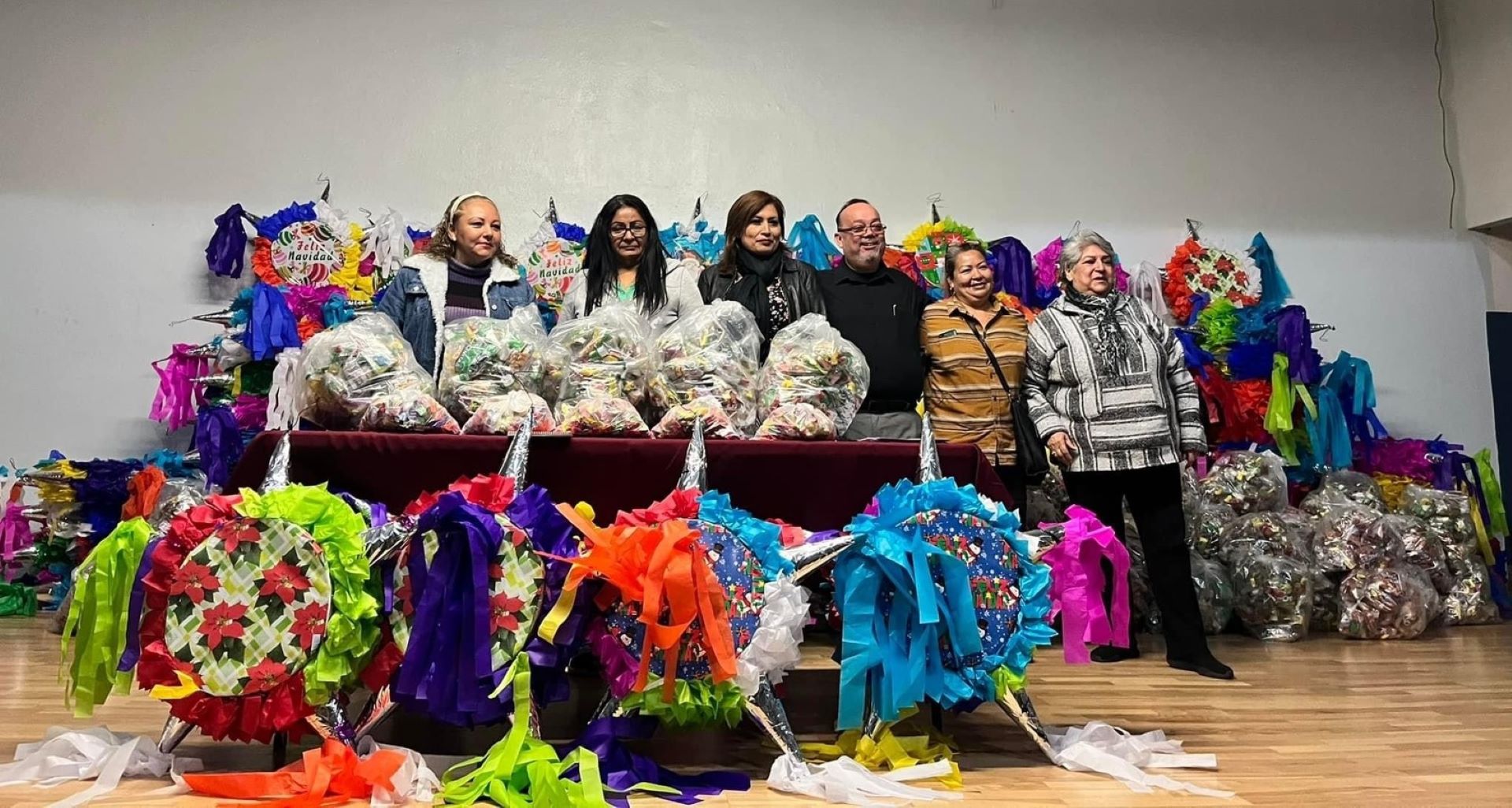 Entrega Bisom dulces y piñatas para realizar las tradicionales posadas en las comunidades