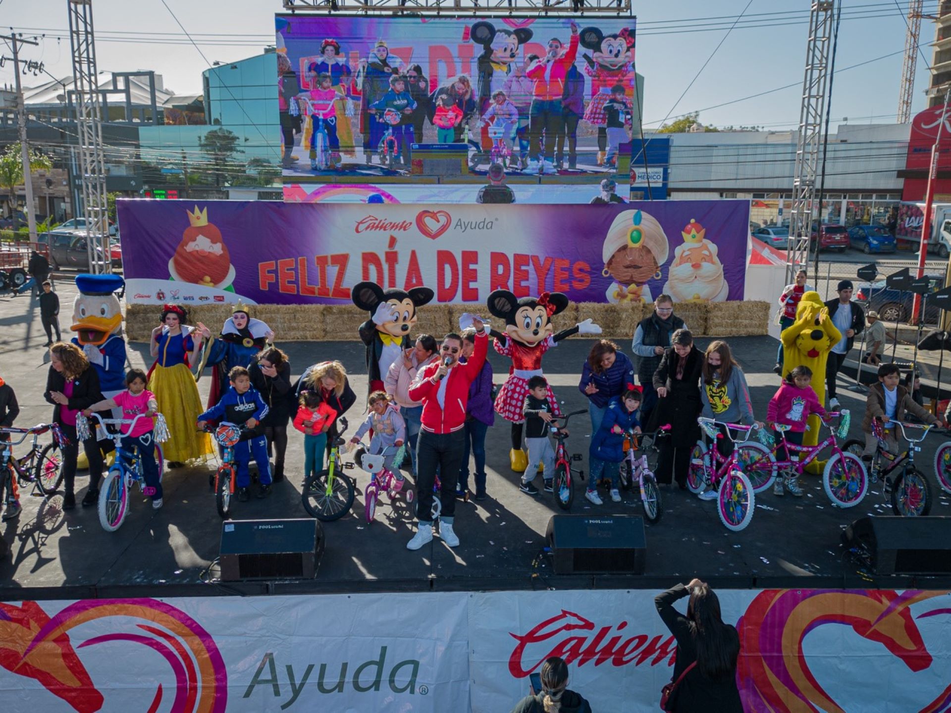 Celebra Corporación Caliente el Día de Reyes