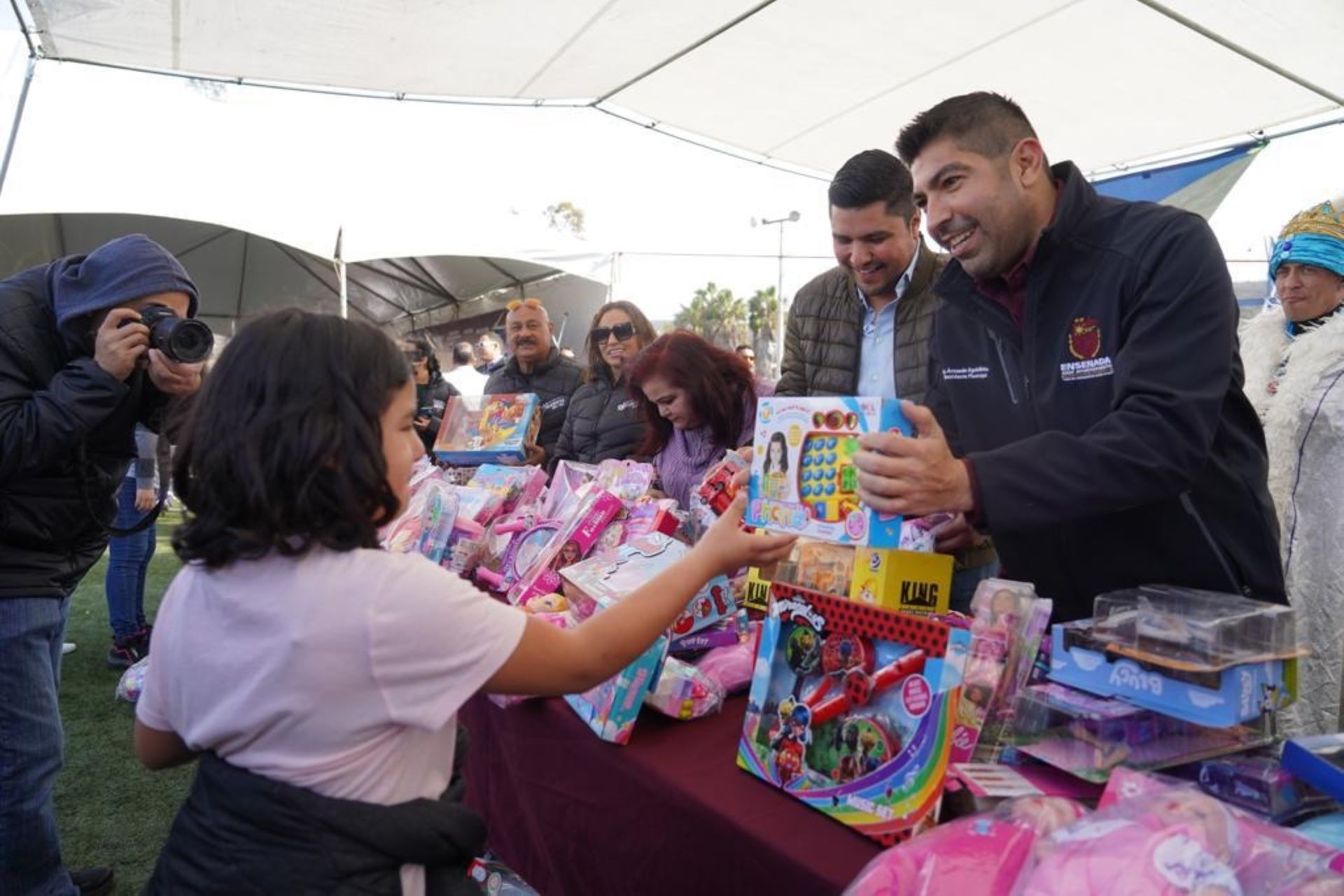 Celebra Armando Ayala Festival de Reyes con 600 infantes