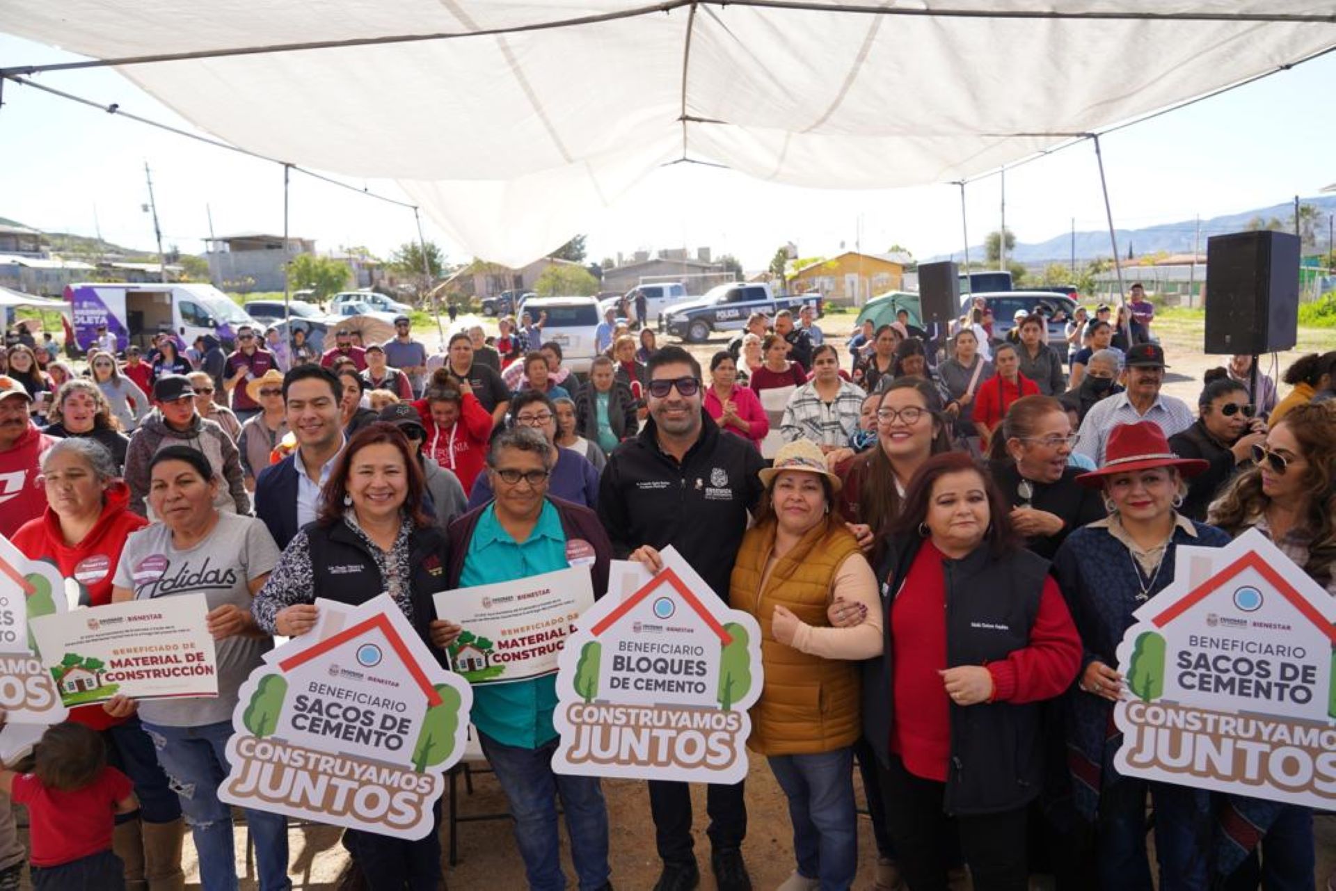 Entrega alcalde Armando Ayala Robles más de 120 apoyos a familias en Francisco Zarco