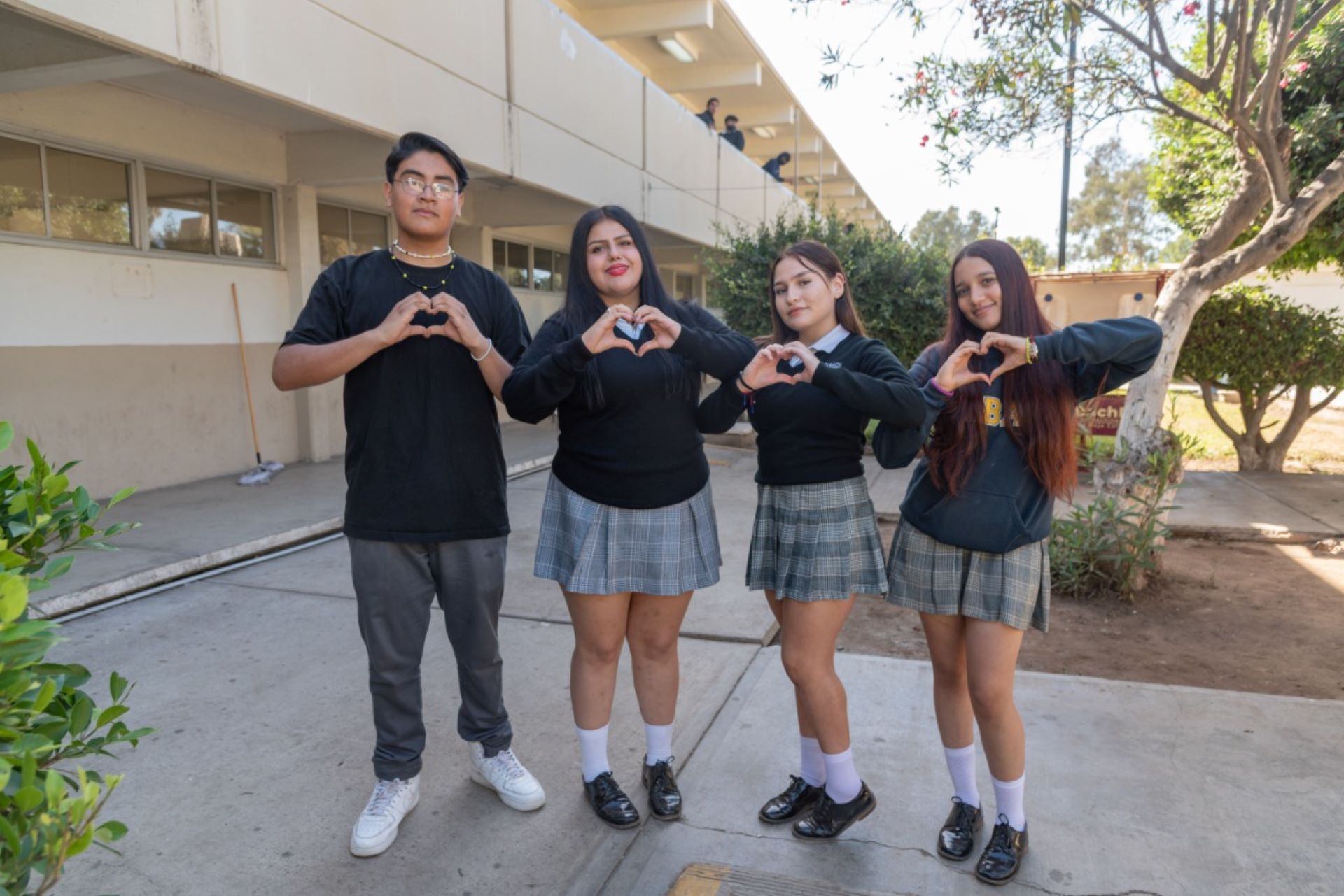 Regresan a las aulas más de 40 mil estudiantes de Cobach BC