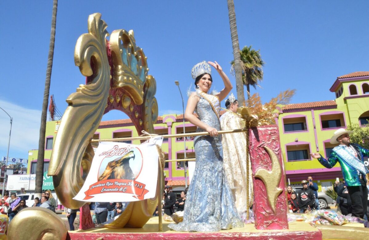 Fiesta, color y diversión en el primer desfile del Carnaval de Ensenada “Historia y Alegría” 2023