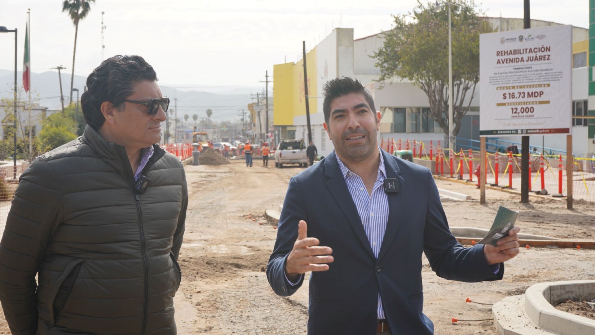 Supervisa Armando Ayala trabajos de rehabilitación vial en la avenida Juárez