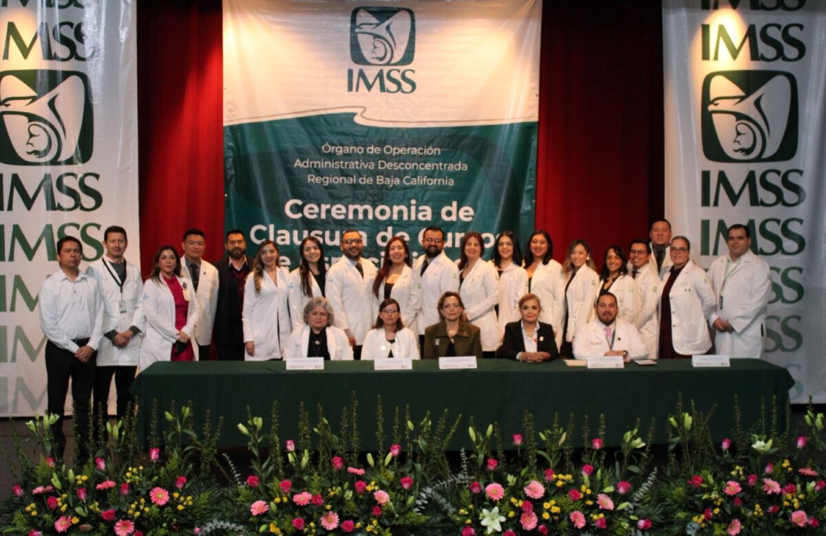 Egresan 46 médicas y médicos  especialistas del IMSS Baja California