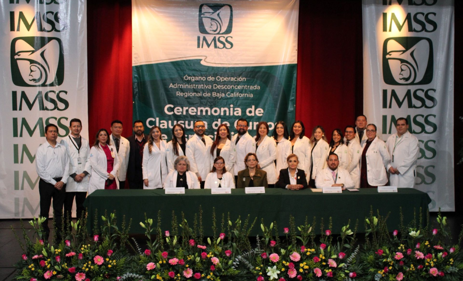 Egresan 46 médicas y médicos  especialistas del IMSS Baja California