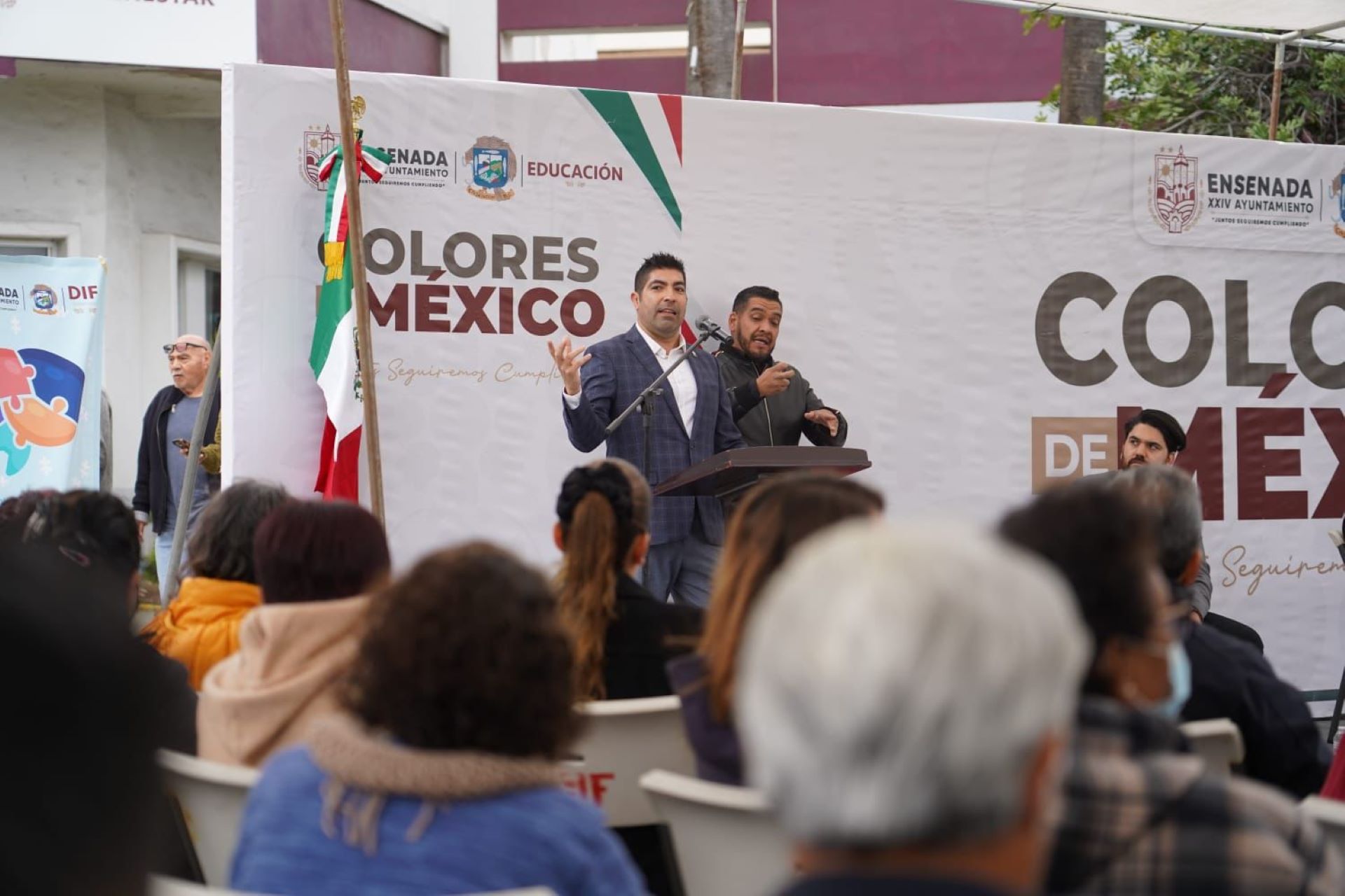 Encabeza Armando Ayala Ceremonia “Colores de México” en explanada de DIF Municipal