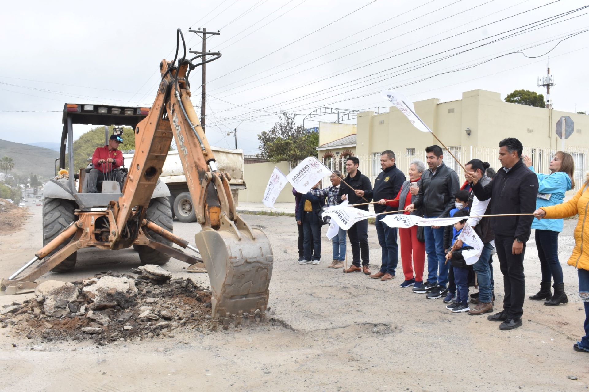 Arranca Ayala Robles obra de pavimentación con 1.9 MDP en Ensenada