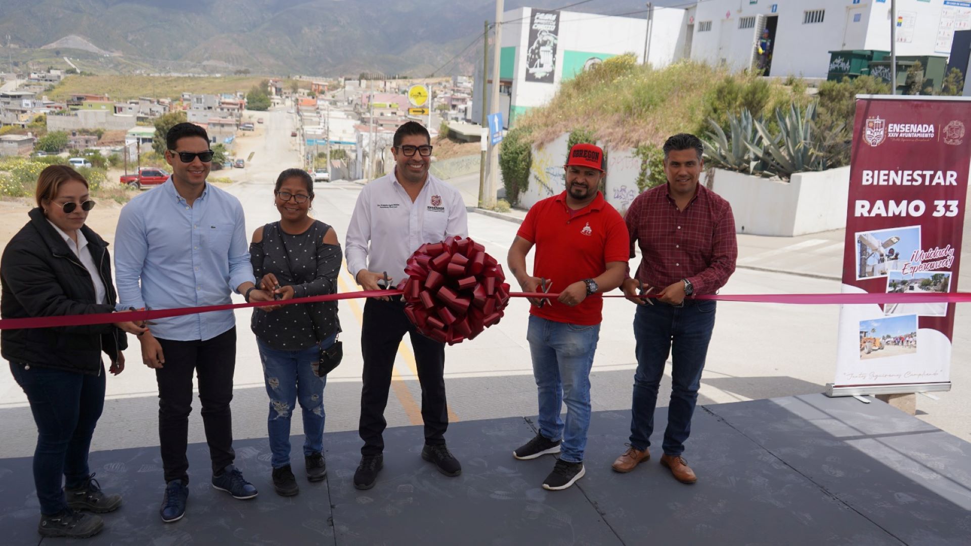 Inaugura alcalde Armando Ayala Robles pavimentación de la calle Cucapah en la colonia Villas del Sol