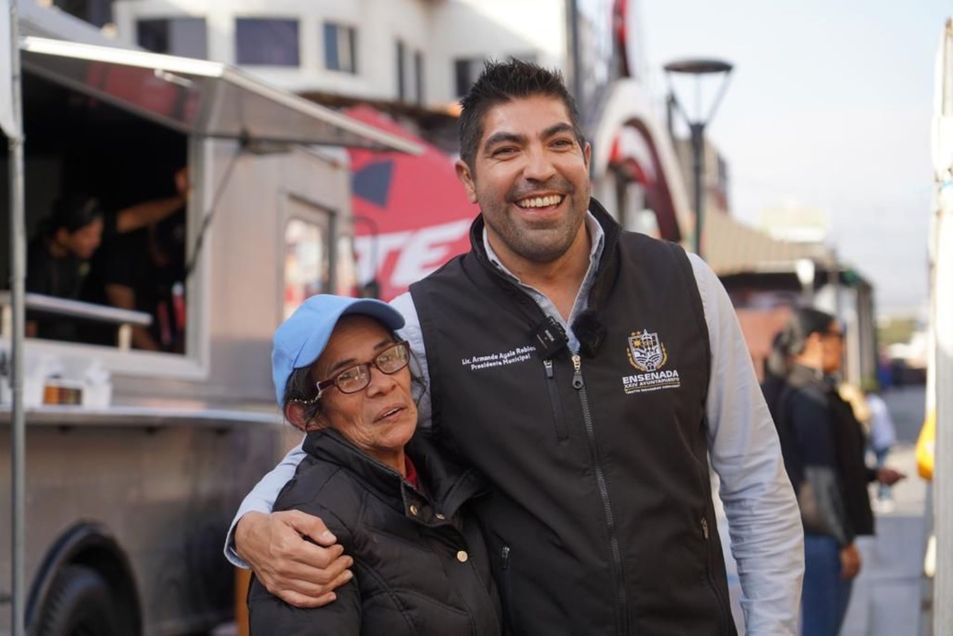 Recorre alcalde Armando Ayala zona de festejos del Ensenada Fest 2023