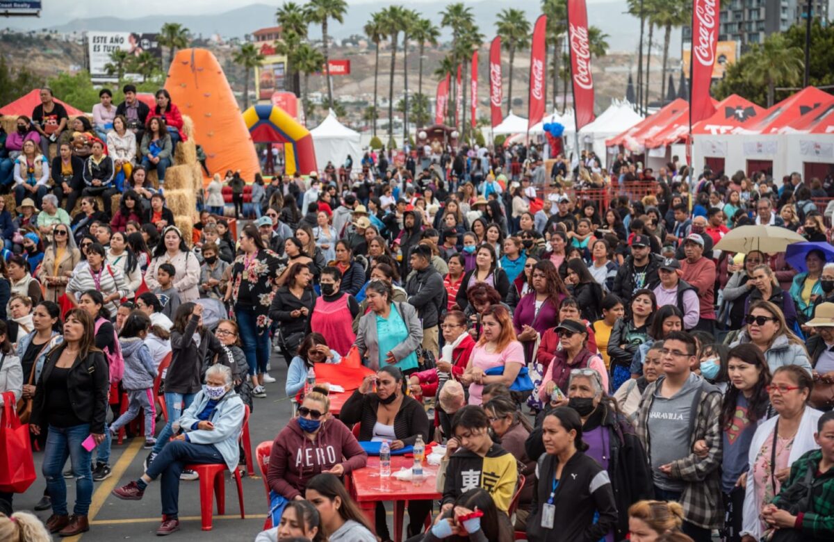 Más de 7 mil mujeres en festejo por el 10 de mayo de Corporación Caliente