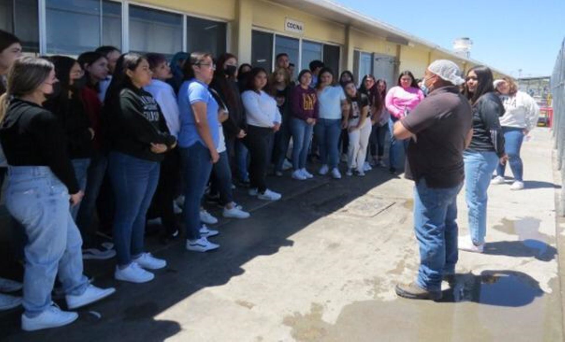 Estudiantes de derecho de la UABC visitan El Hongo II