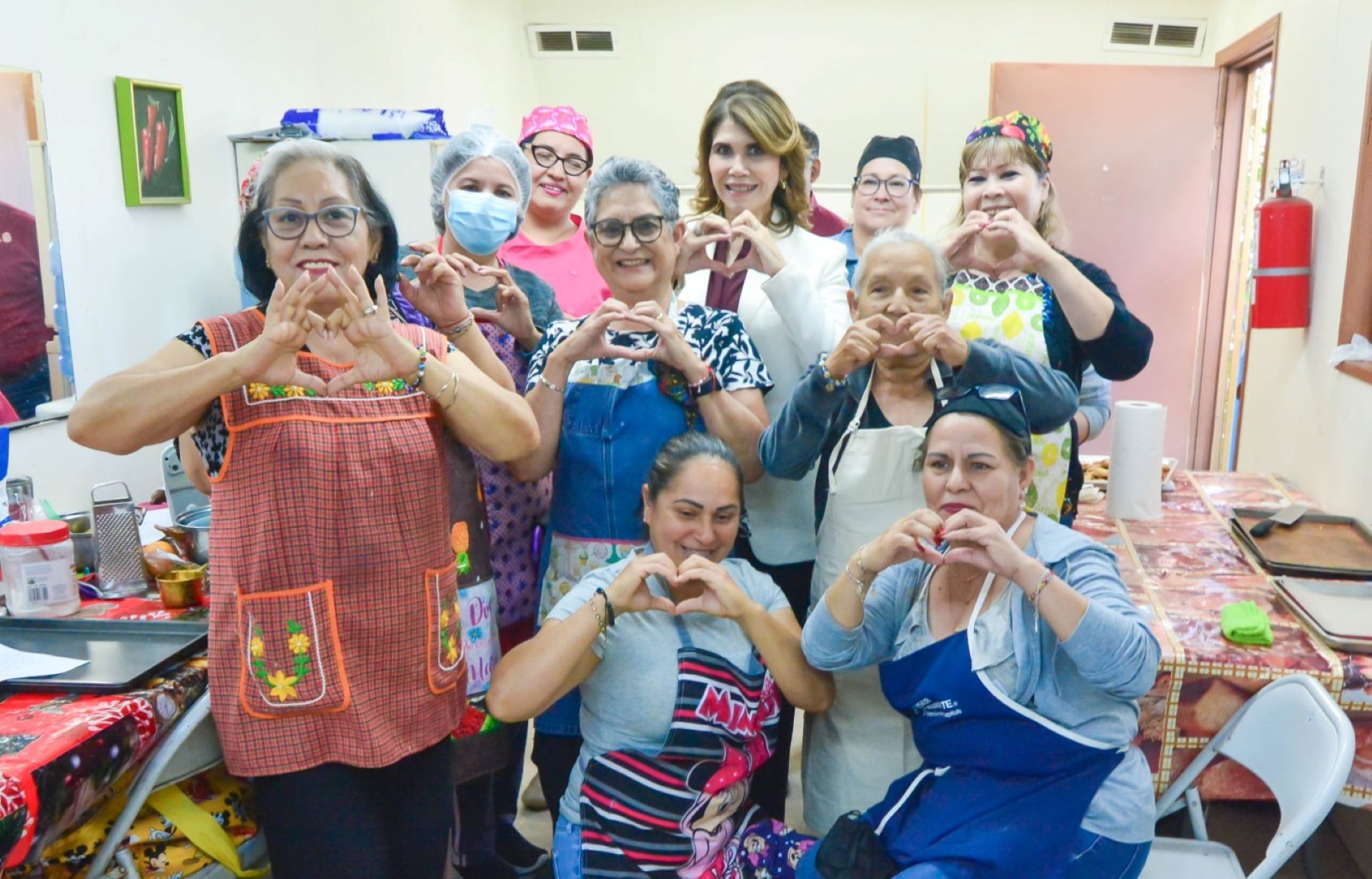 Ofrece DIF BC diversos programas a las madres de familia