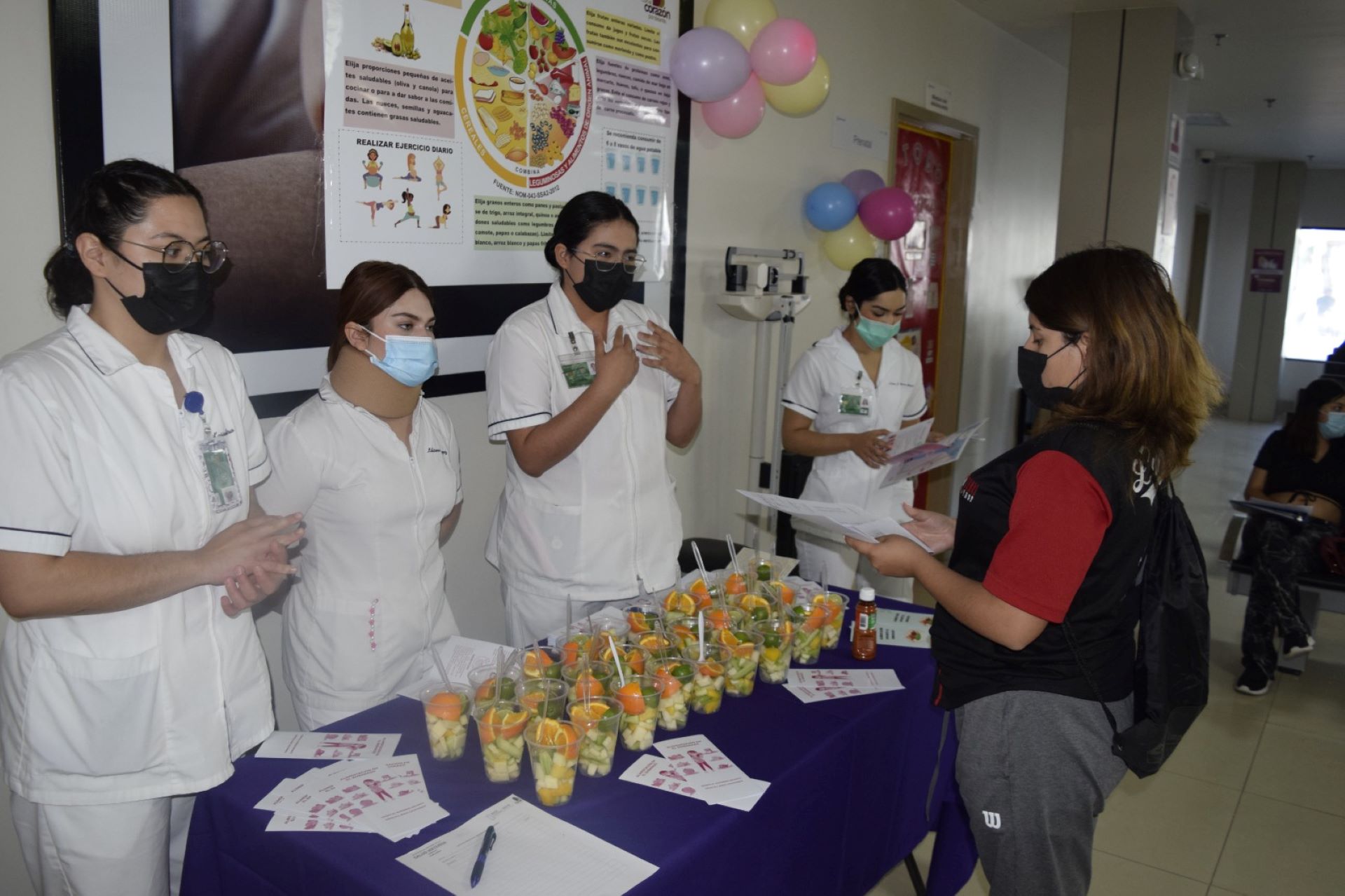 Capacitan a pacientes sobre la salud de la madre y su bebé