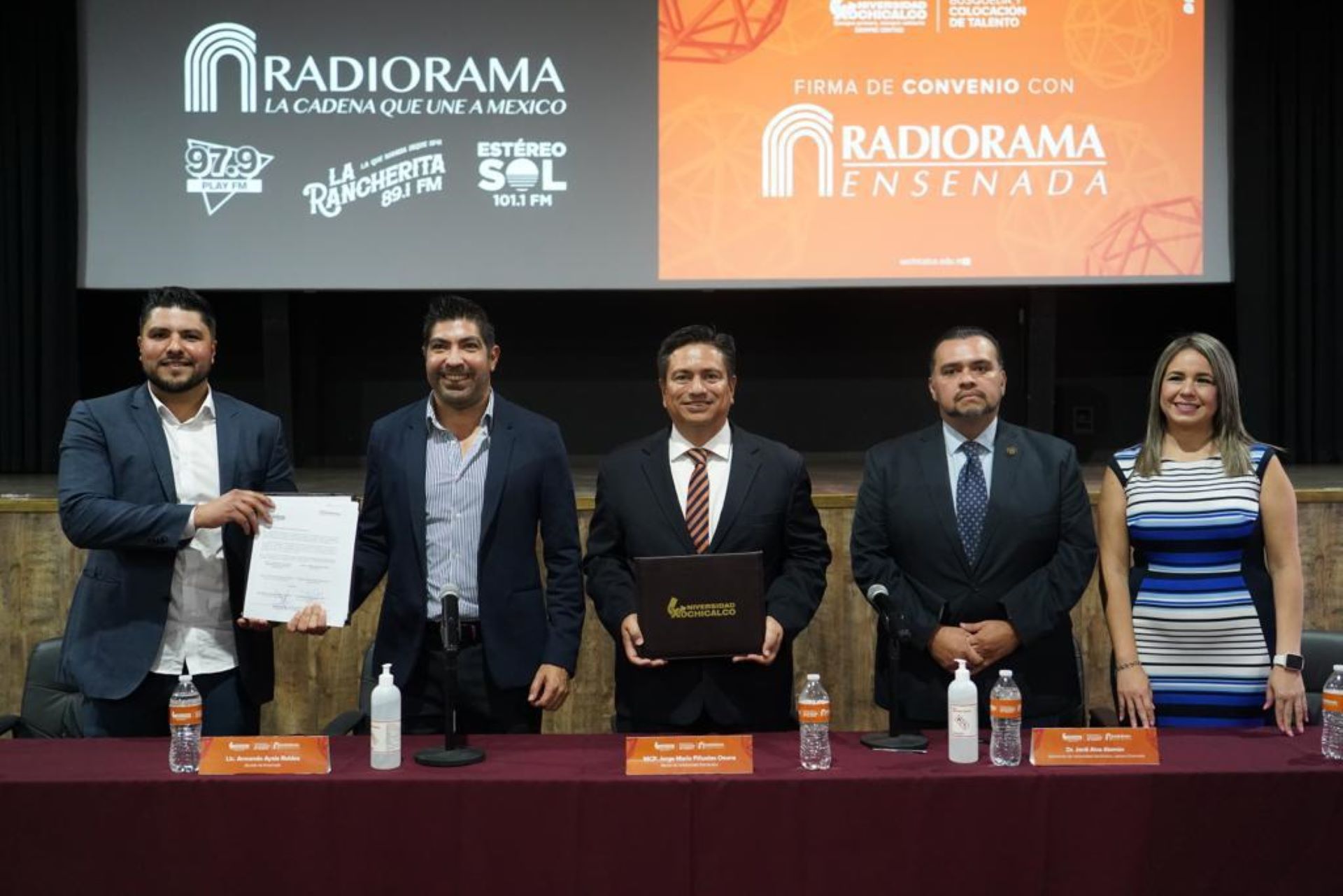 Atestigua Armando Ayala firma de convenio entre Universidad Xochicalco y Radiorama Ensenada