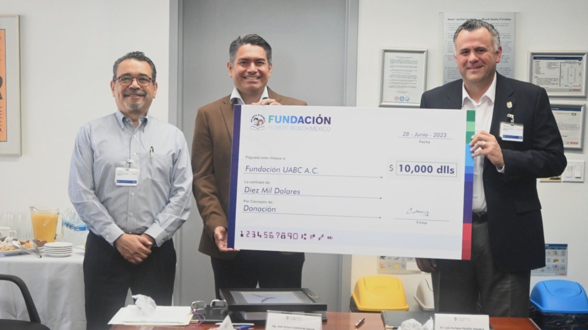 Firma de Compromiso Multianual entre  Fundación UABC y la empresa Robert Bosch