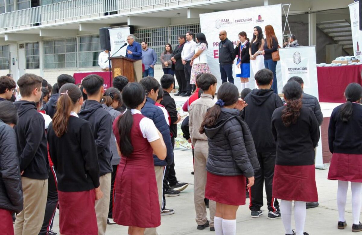 Reciben lentes 702 estudiantes de ensenada del programa “Ver bien para aprender mejor”